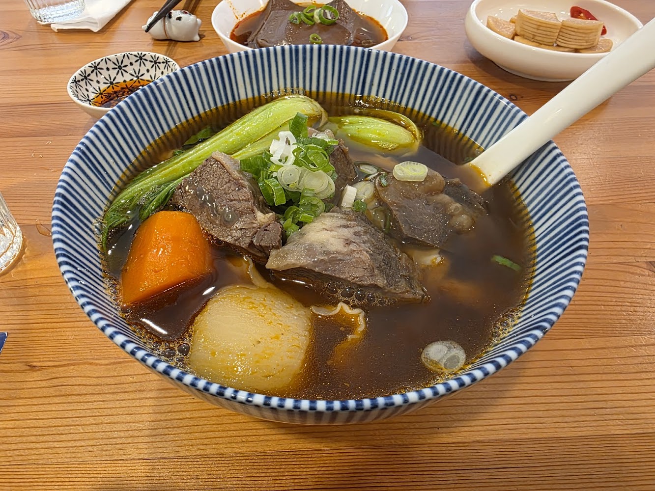 飽餐一頓牛肉麵近照