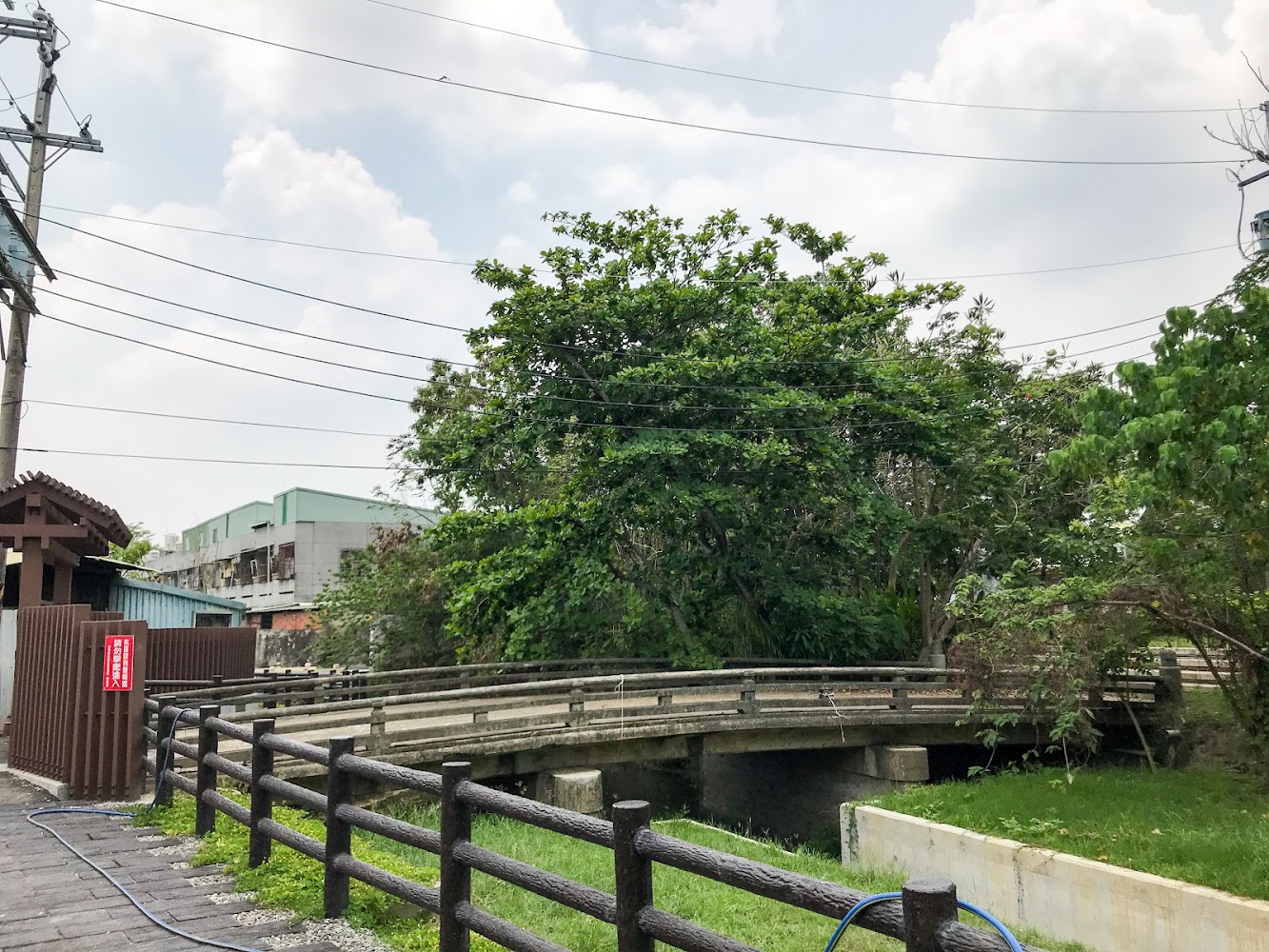 河道小橋與虎頭埤周邊自然景觀