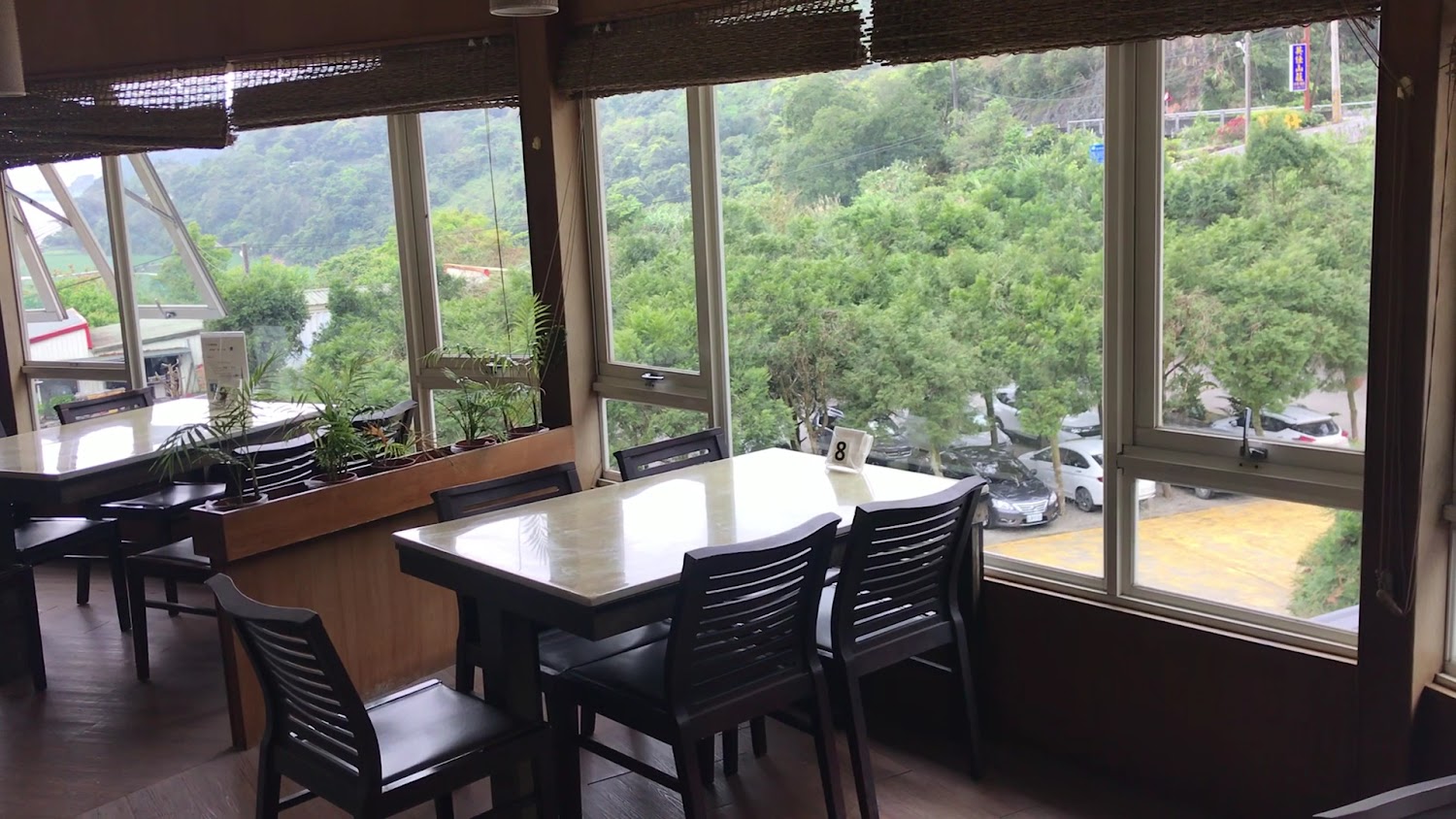 英仕山莊餐廳座位區