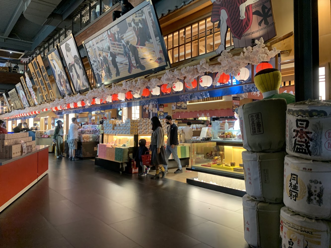 手信霧隱城館內日式街景與伴手禮區