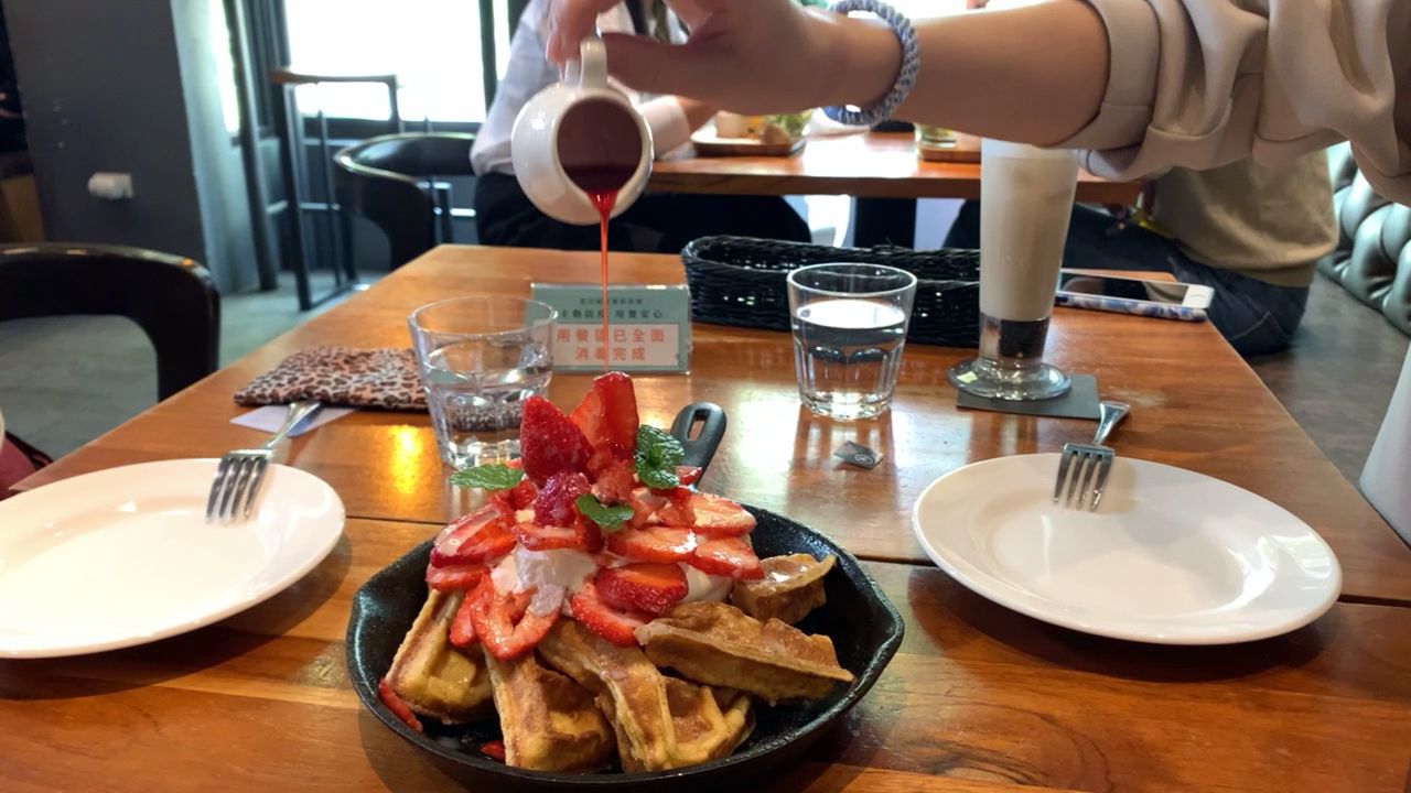 奧比高雄高美店草莓鬆餅下午茶