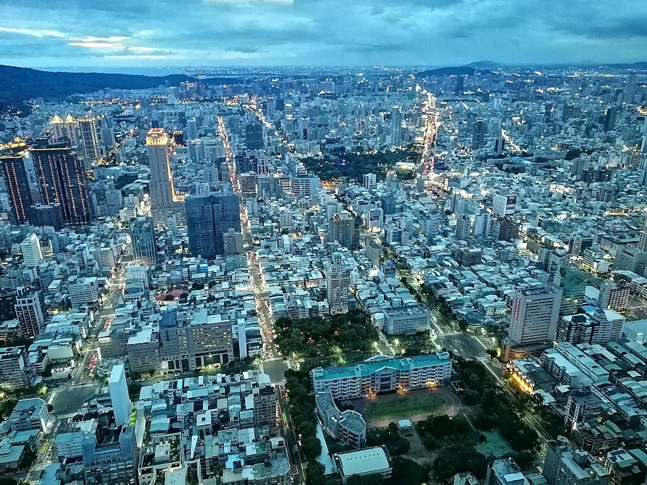 高雄85觀景台城市夜景