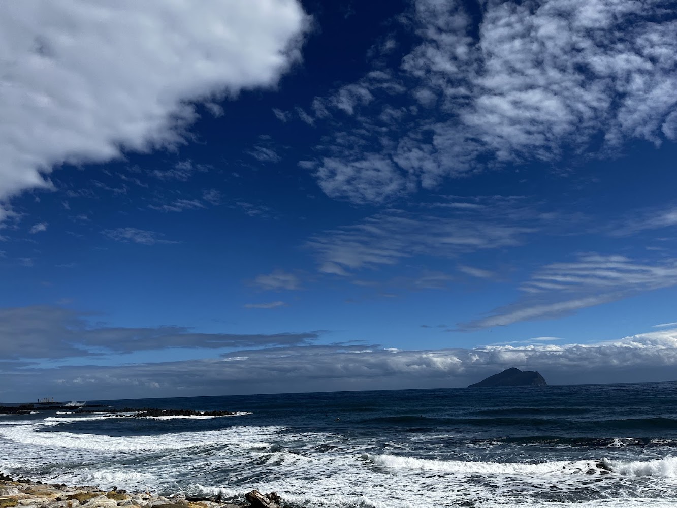 滿山望海附近海岸與龜山島景色