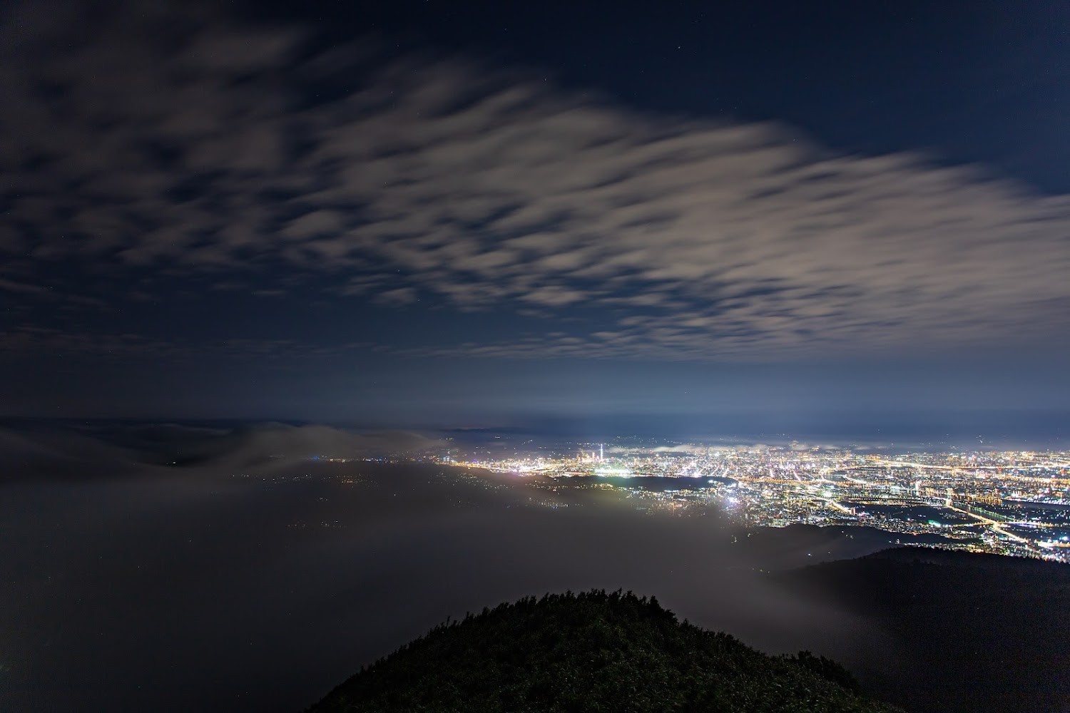 大屯山助航台觀景臺夜間山城景色