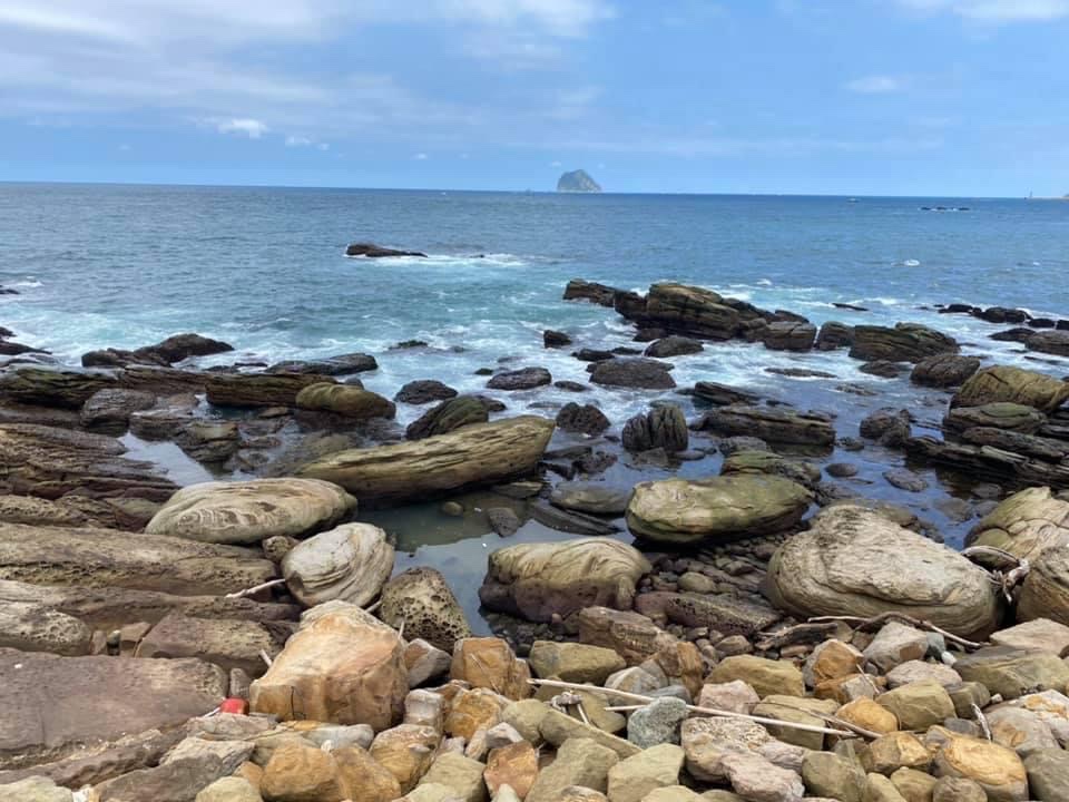外木山濱海大道岩岸與海景