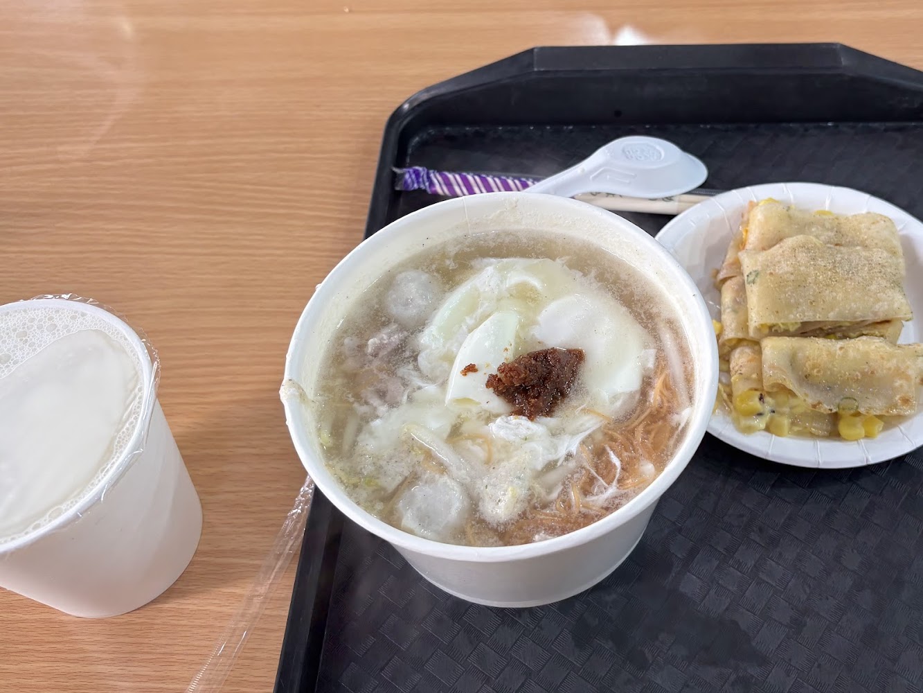 銀河美食豆漿鹹豆漿與玉米蛋餅