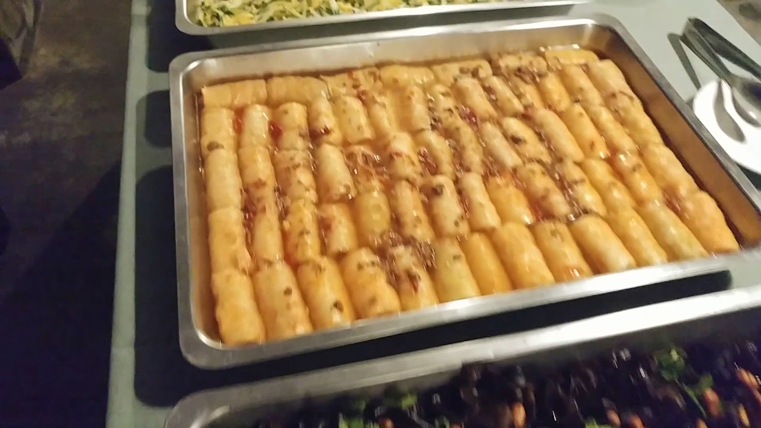 焗烤捲餅整齊排列
