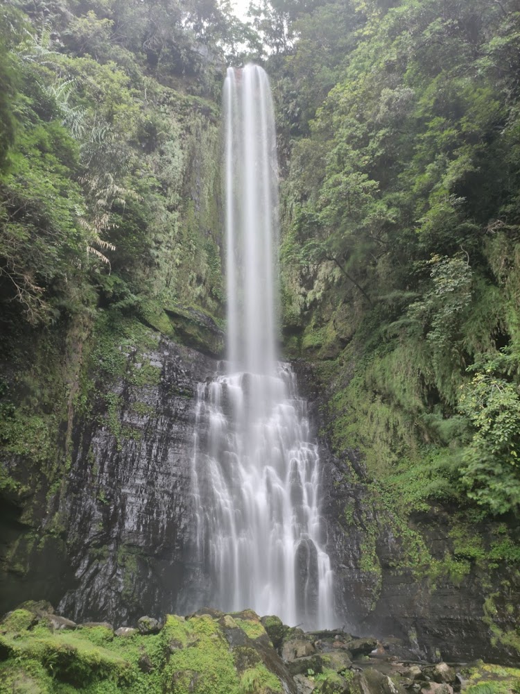 五峰旗風景區高聳瀑布景觀