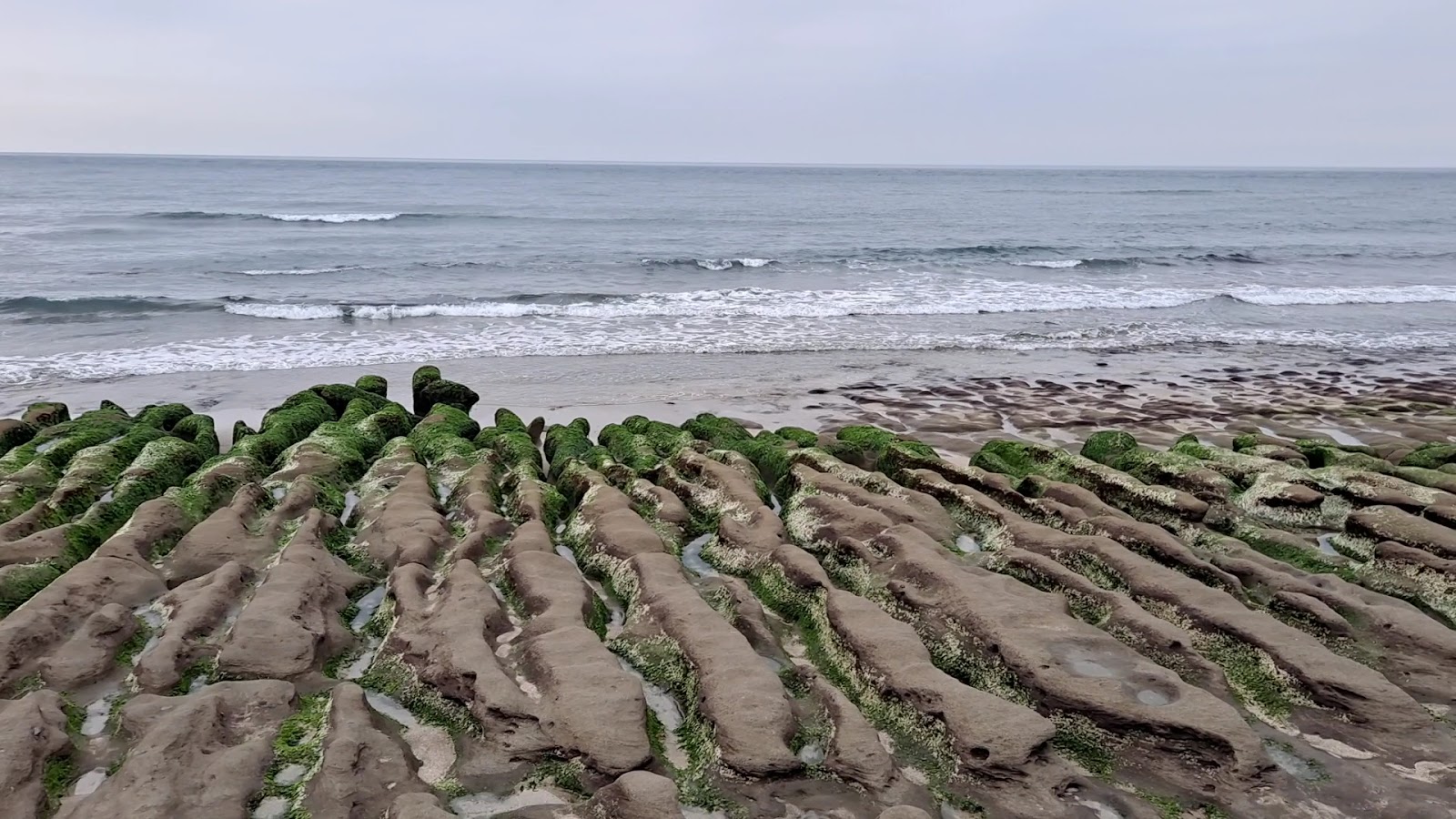 老梅綠石槽礁岩海浪景觀