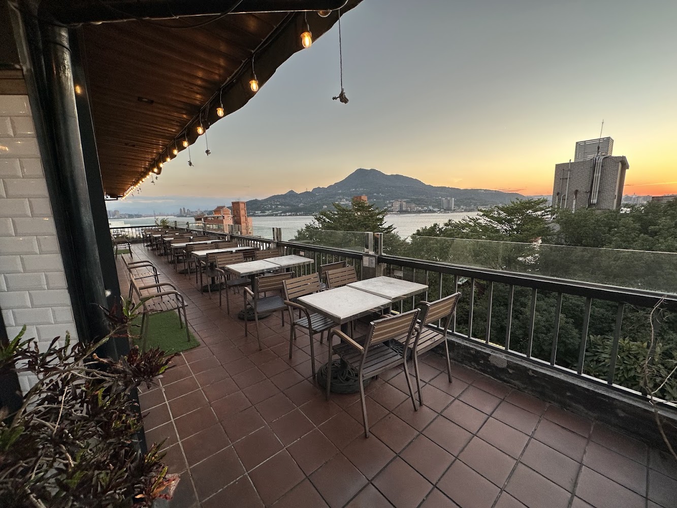 淡水紅樓咖啡館露天河景座位區