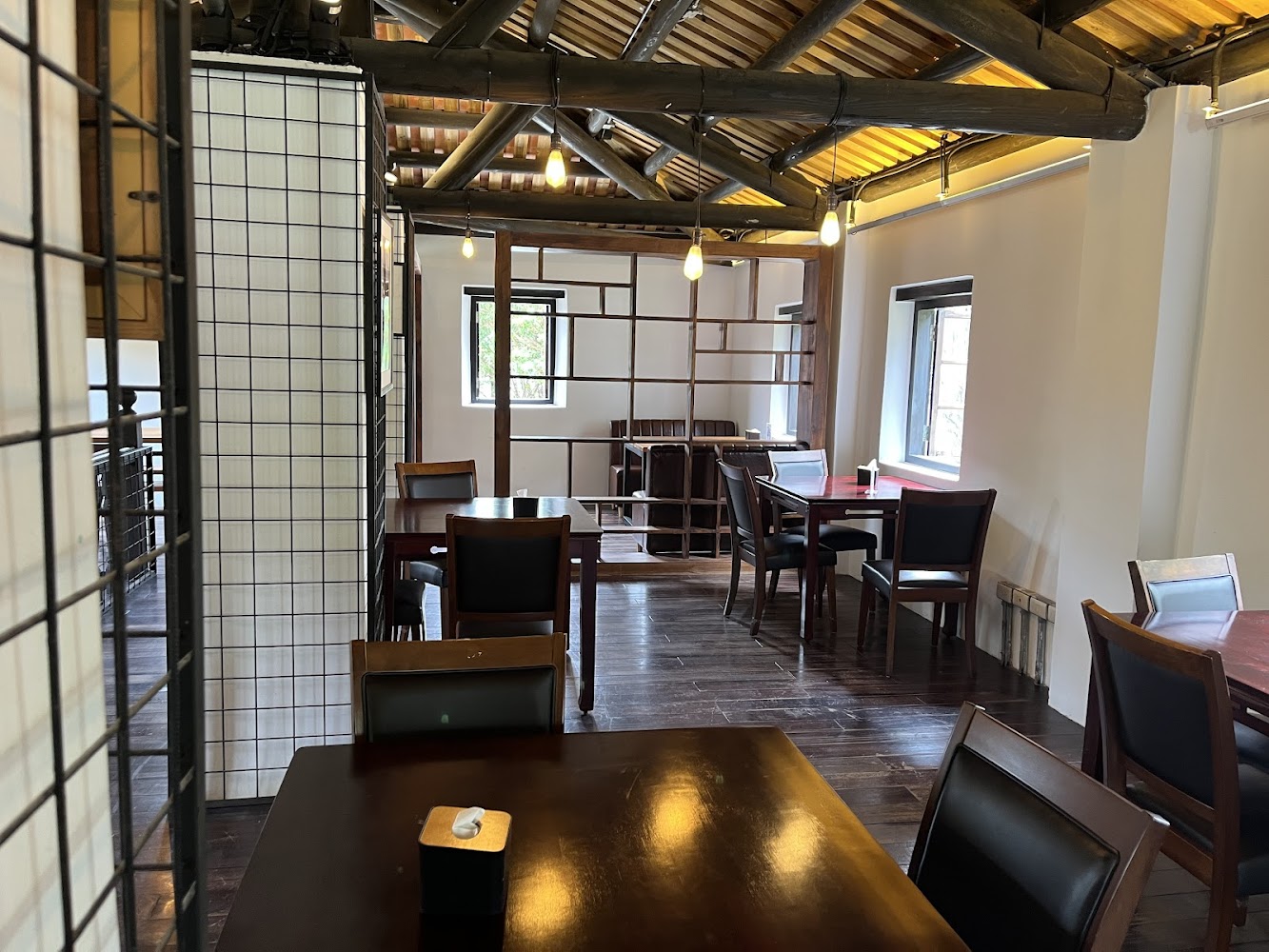 淡水茶客棧木質老屋用餐空間