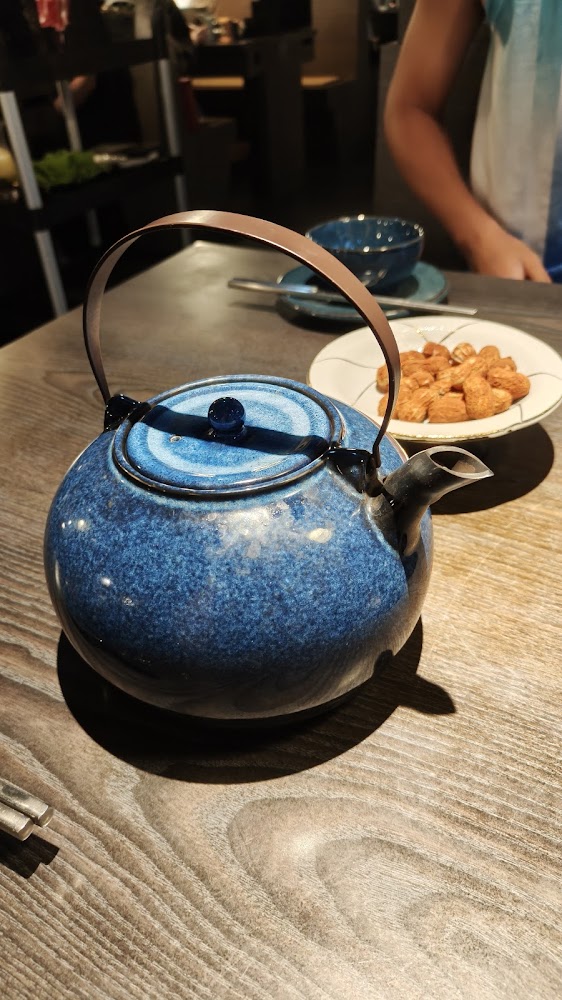 藍色茶壺與桌面餐具
