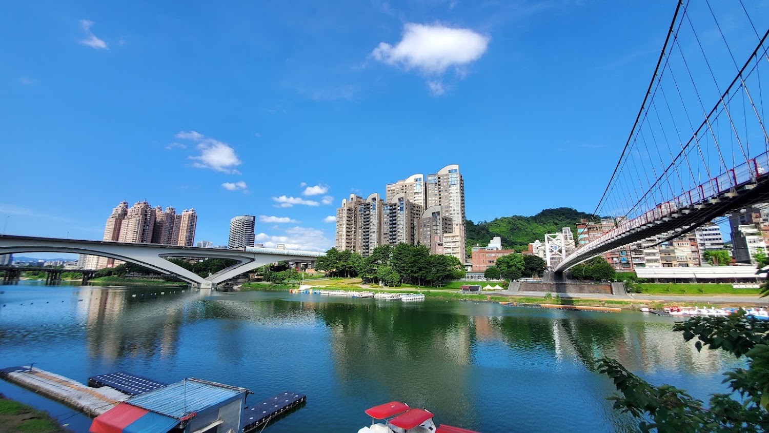 碧潭河景與兩座橋樑全景