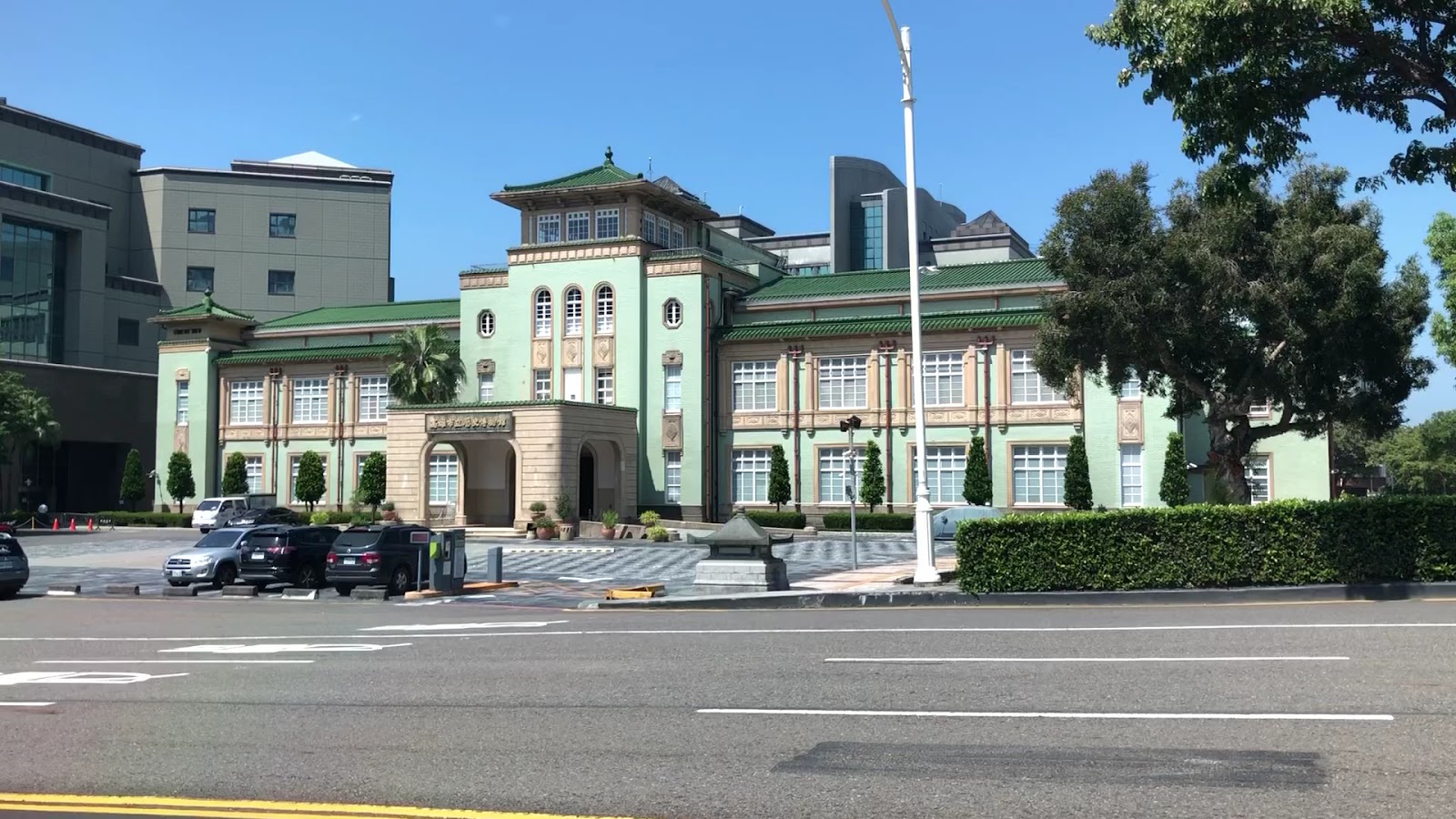 高雄市立歷史博物館對街遠眺白天景色