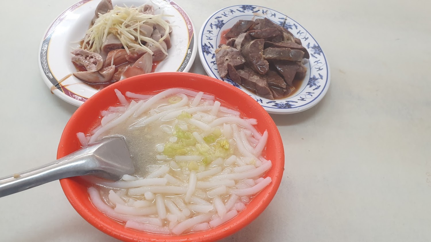勇伯米粉湯米苔目與黑白切