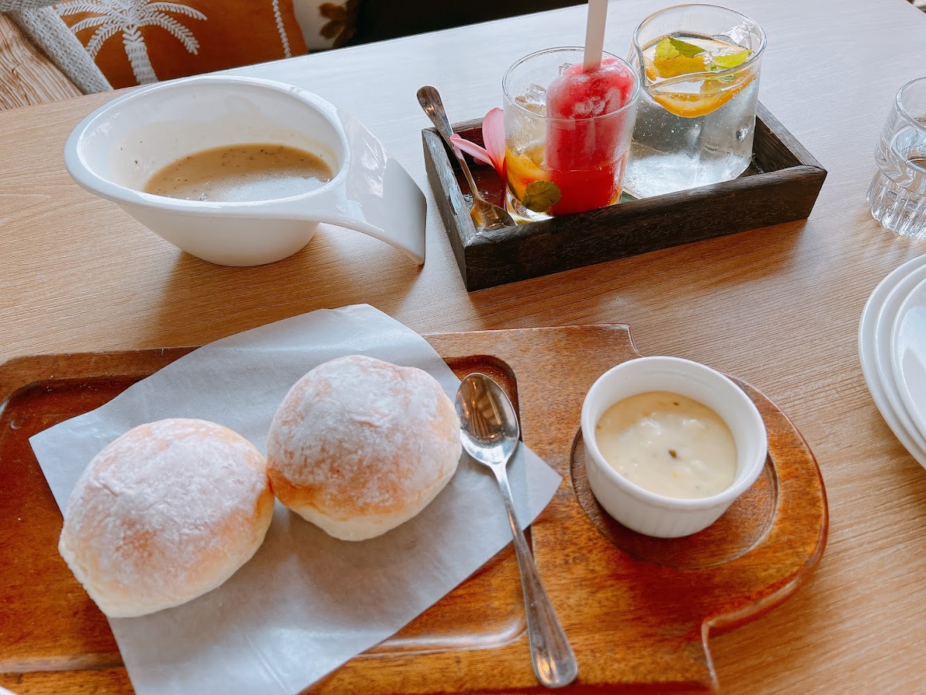 水灣餐廳Waterfront 八里店麵包濃湯與飲品
