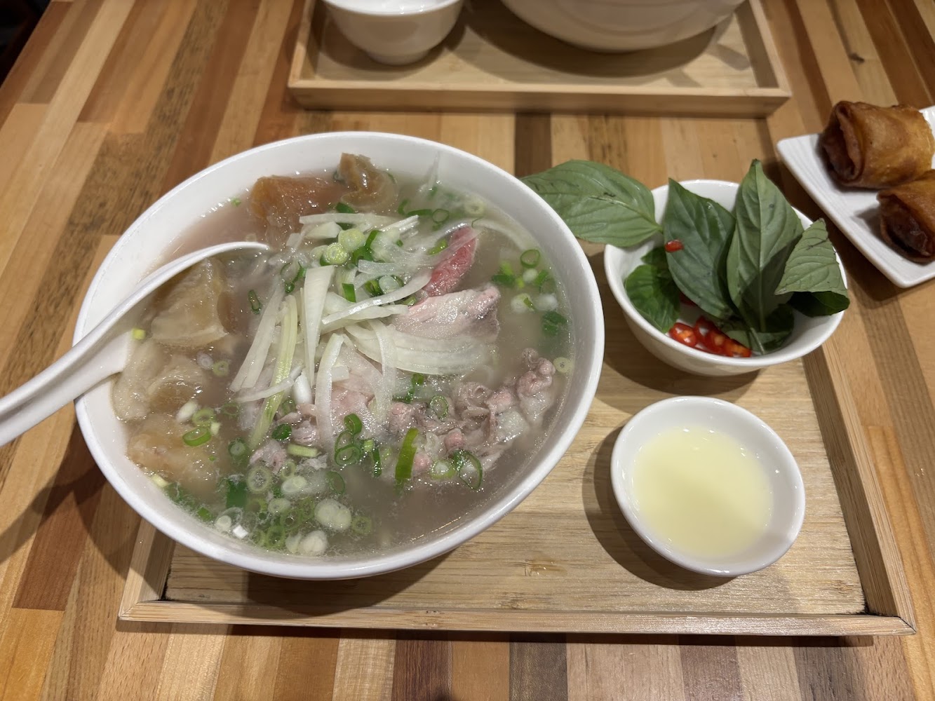 越來越PHO 越南牛肉河粉與炸春捲