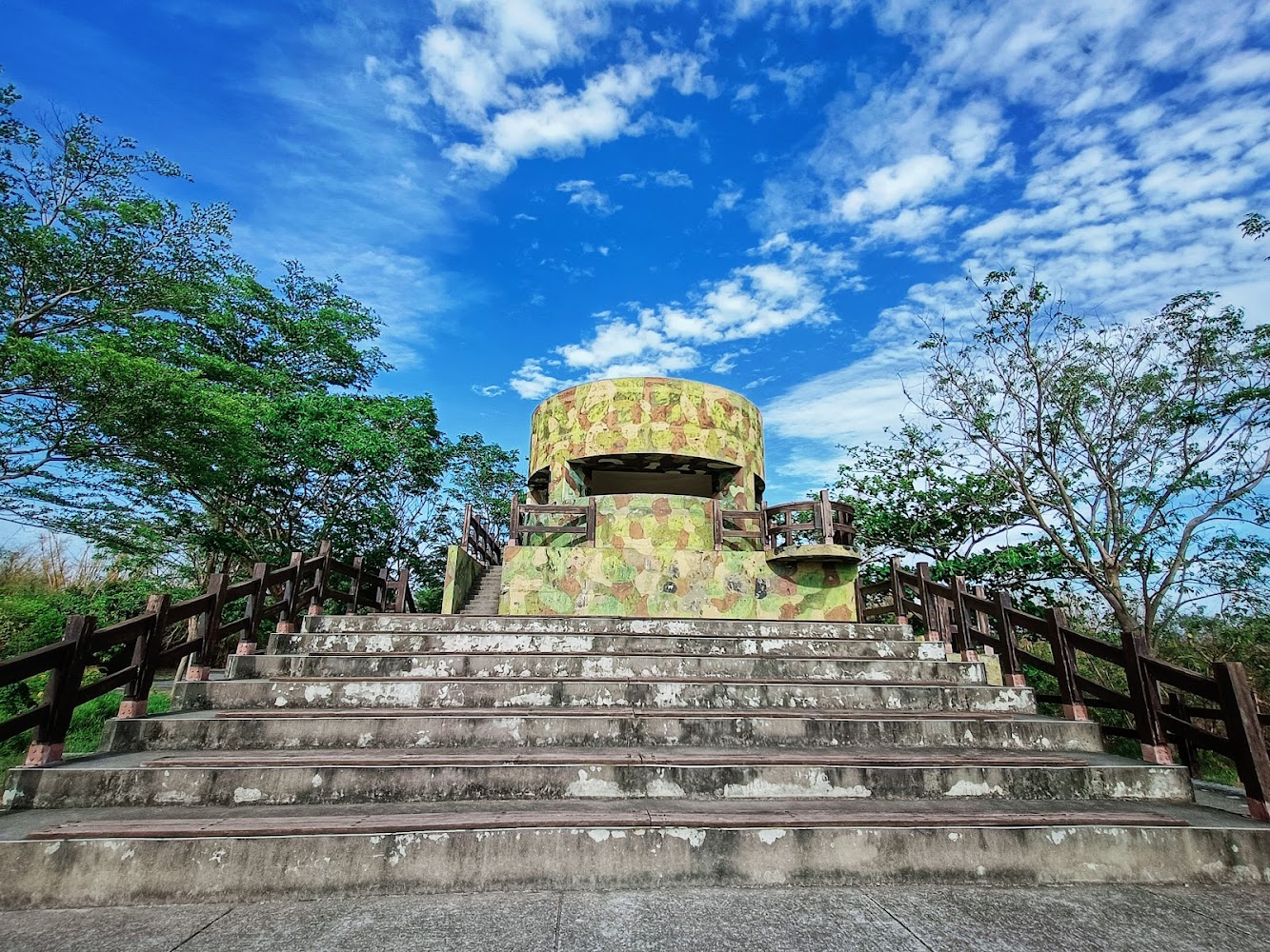 漯底山自然公園迷彩碉堡與階梯