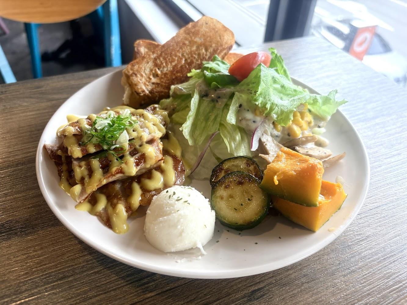 找是吉和食珈琲起司醬烤肉片吐司早午餐盤