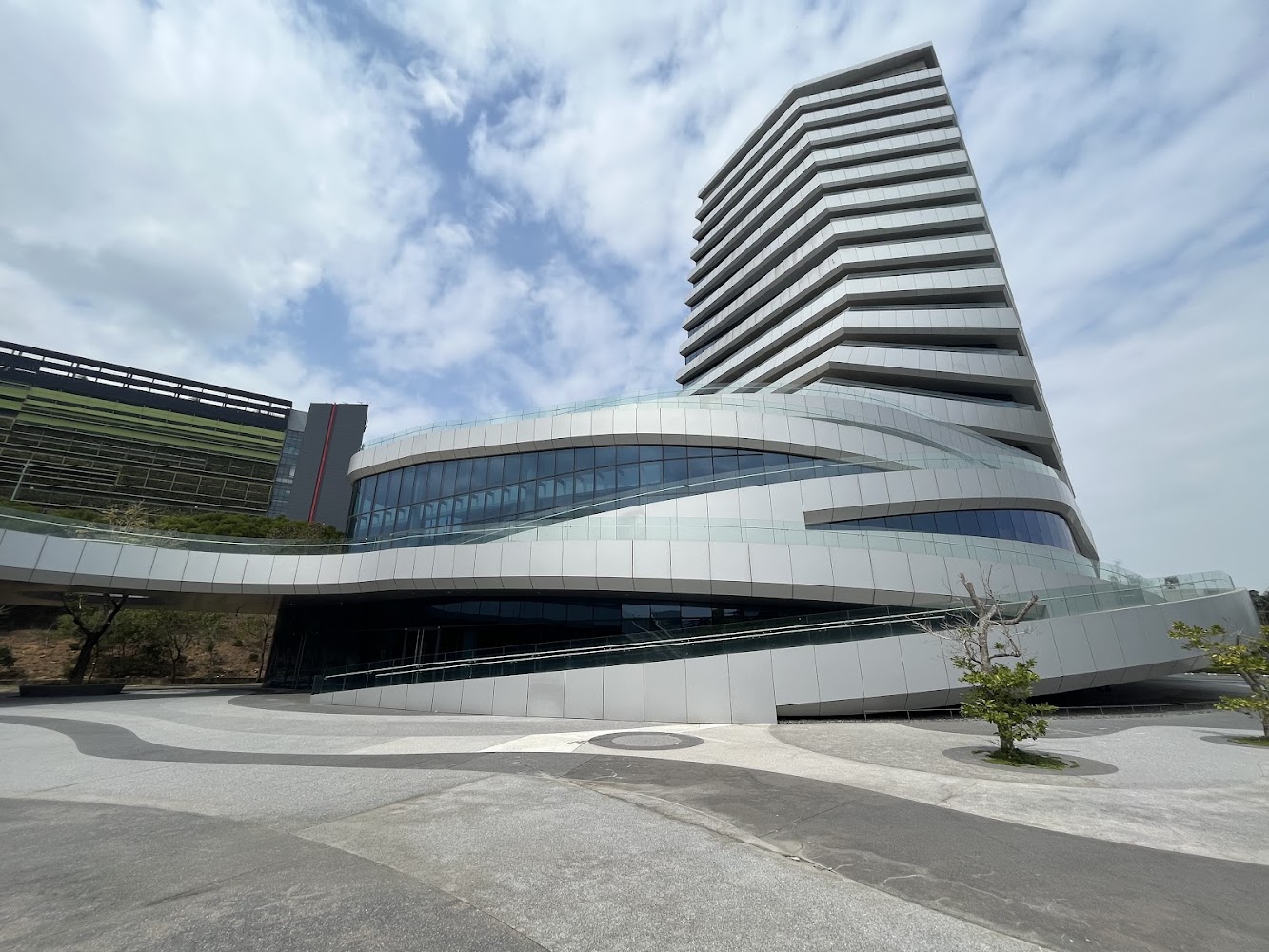 現代風格的自行車文化探索館建築外觀