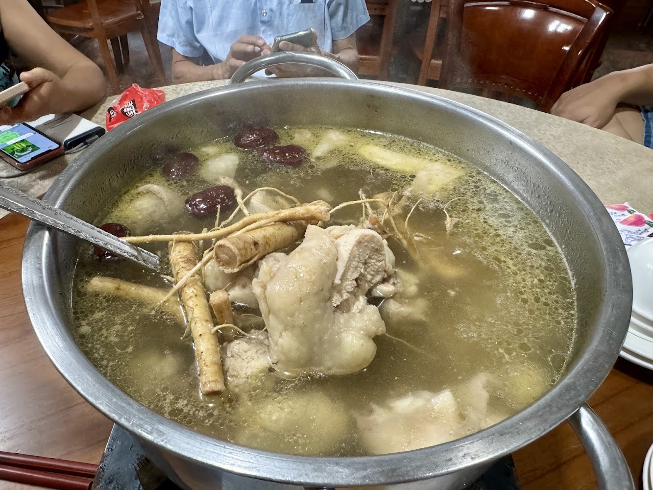 味味香客家庭園餐廳中藥雞湯