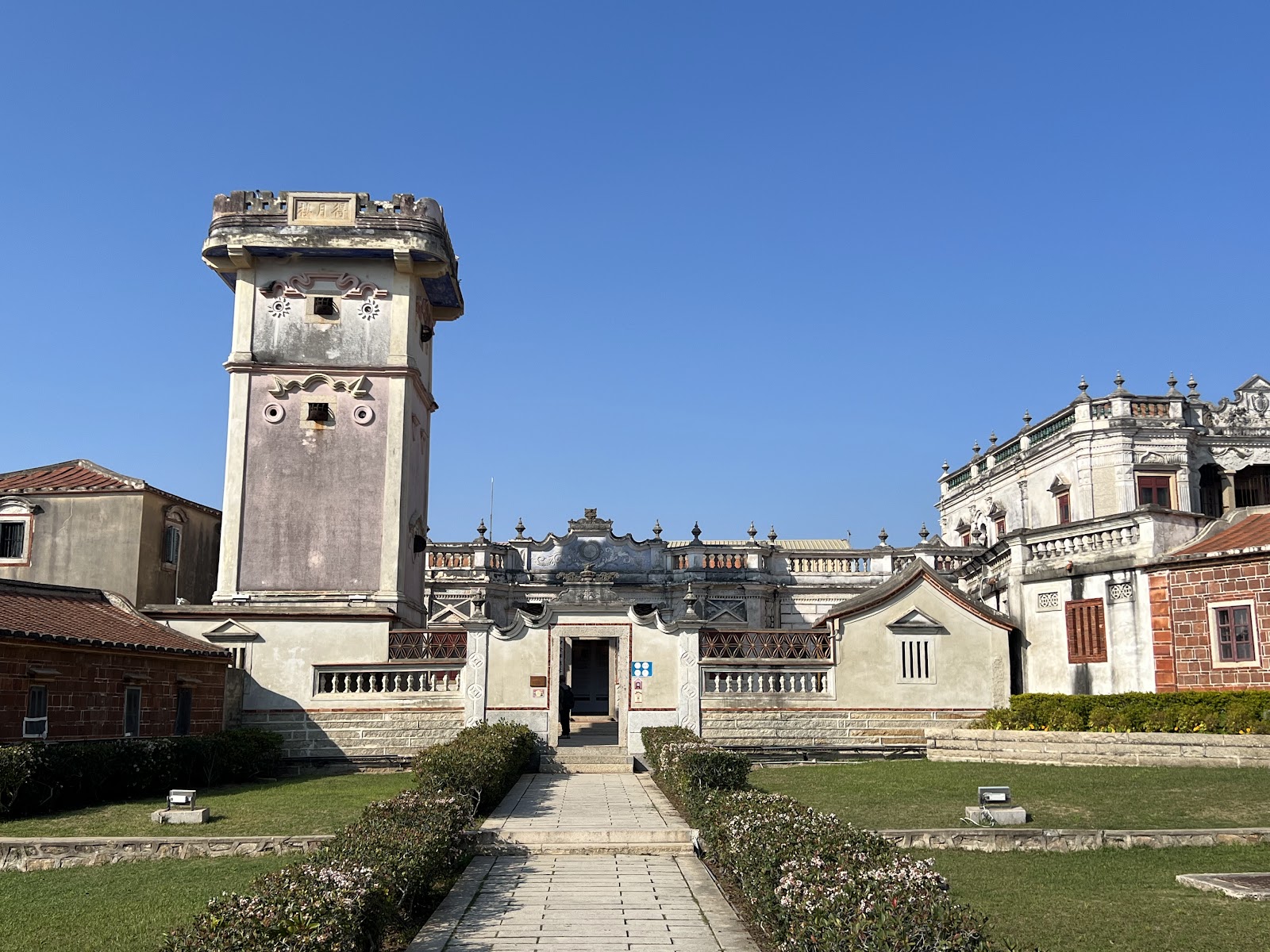 得月樓洋樓群藍天白雲閩南南洋混合建築