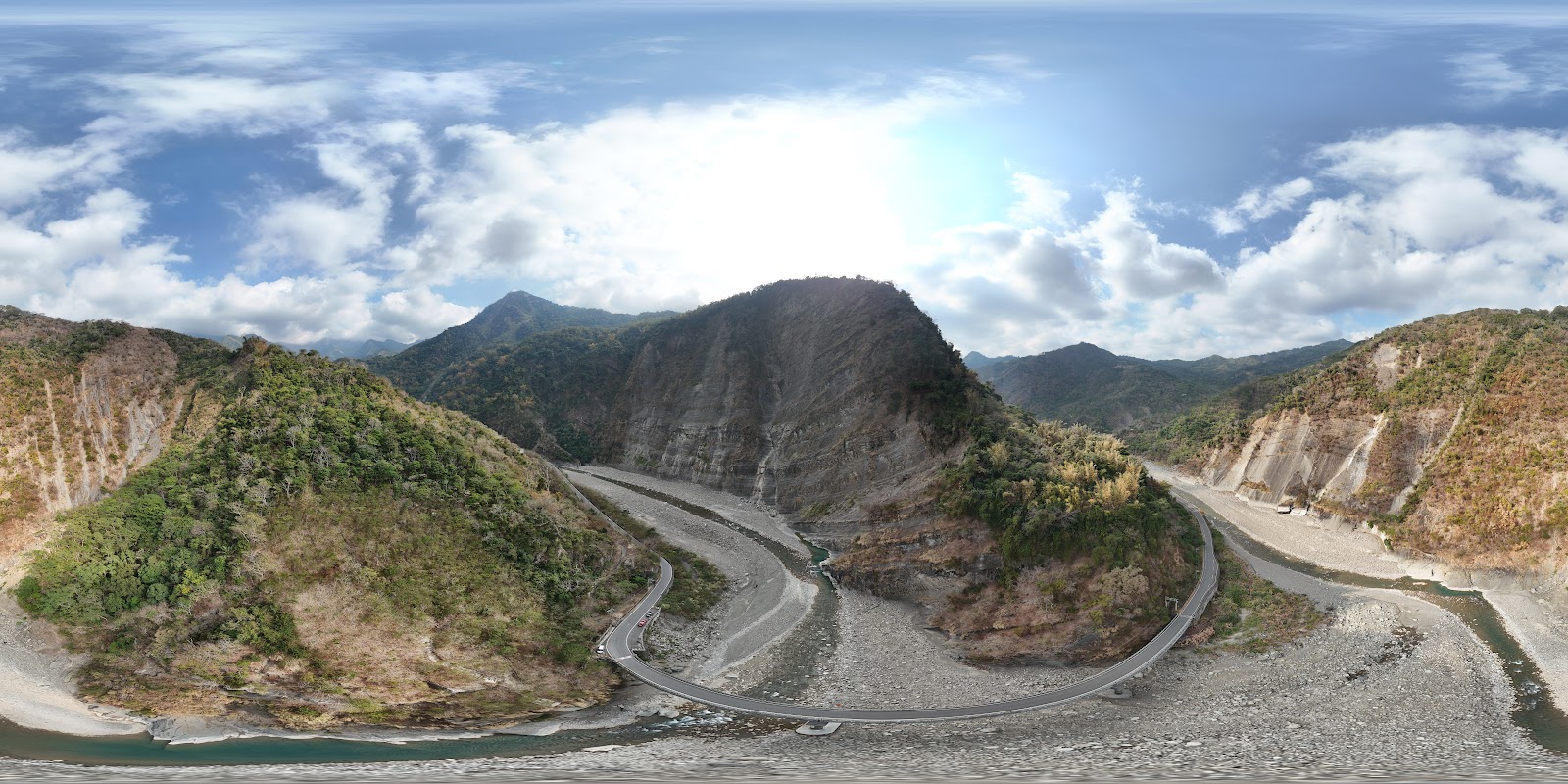 嗡嗡大峽谷空拍全景，峽谷地形壯觀綿延