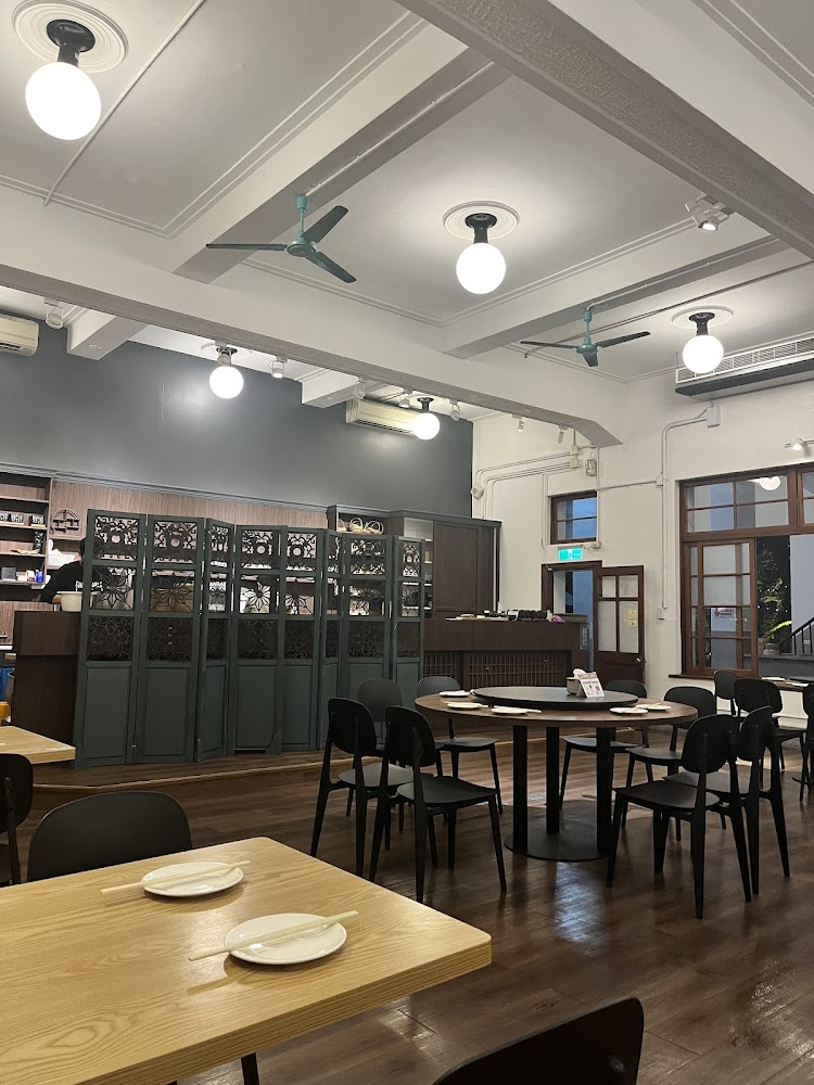 微光曼曼明亮用餐空間