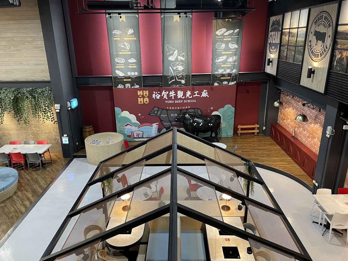 館內主題展示與用餐空間整合