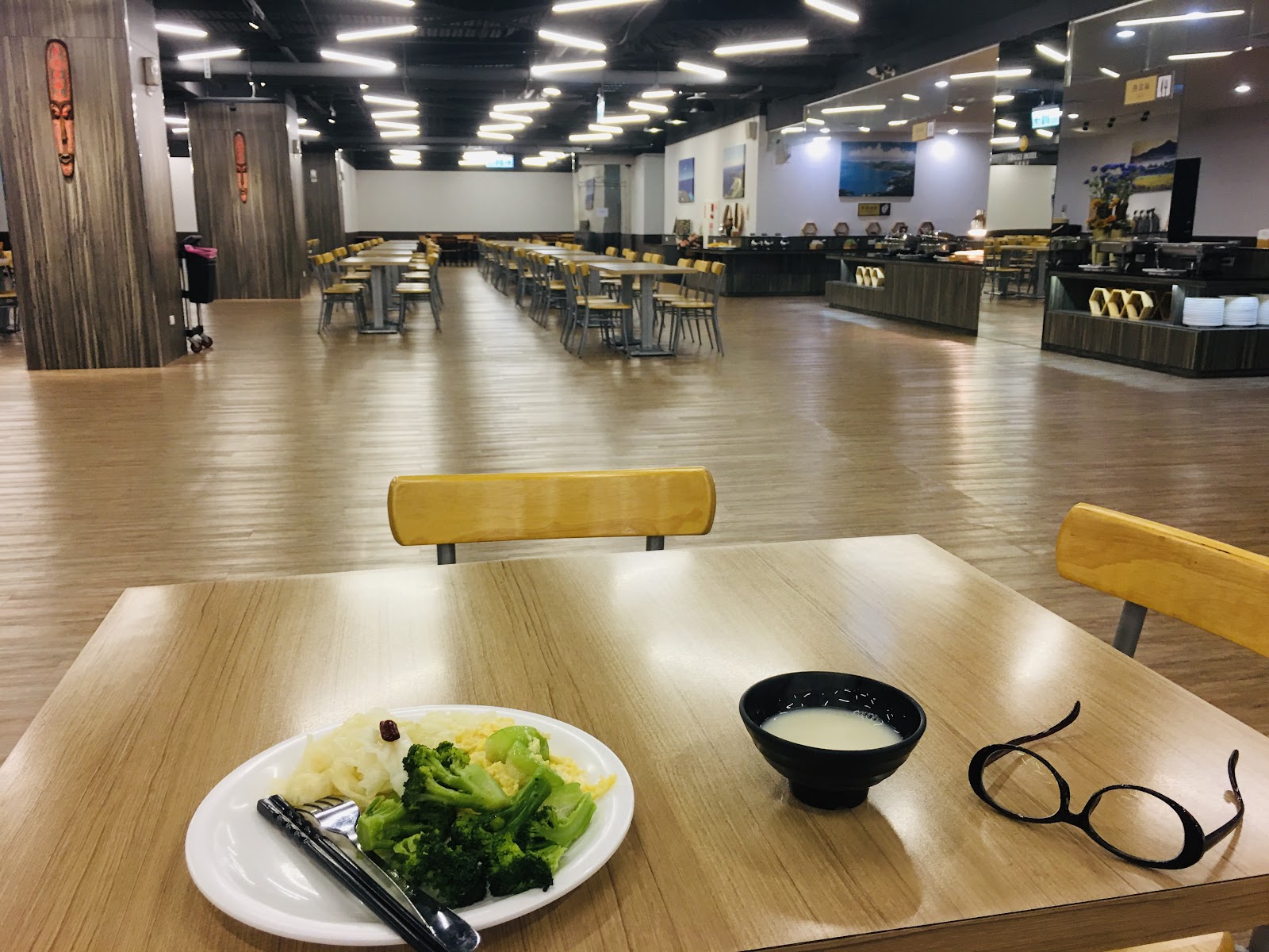 涵館餐廳豐盛自助餐，多樣料理選擇