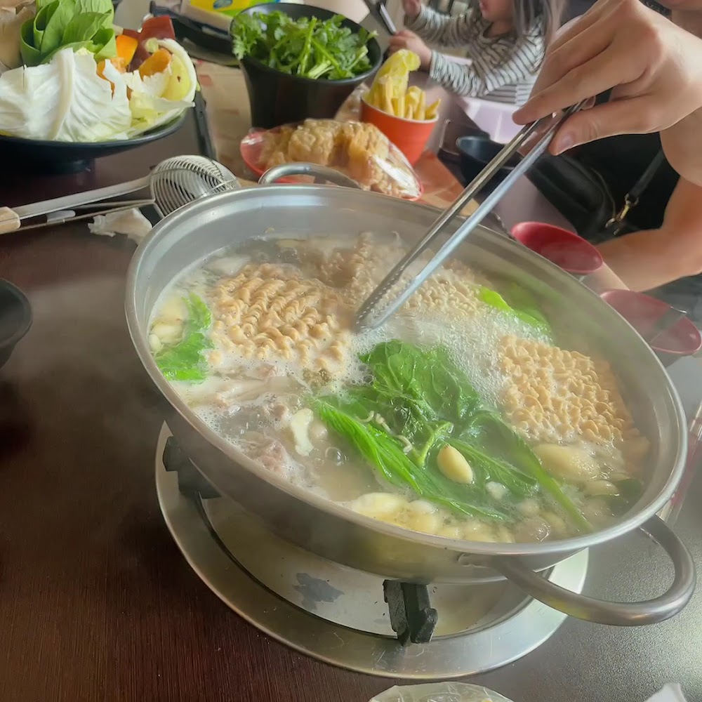 水庫沒關火鍋與蔬菜盤