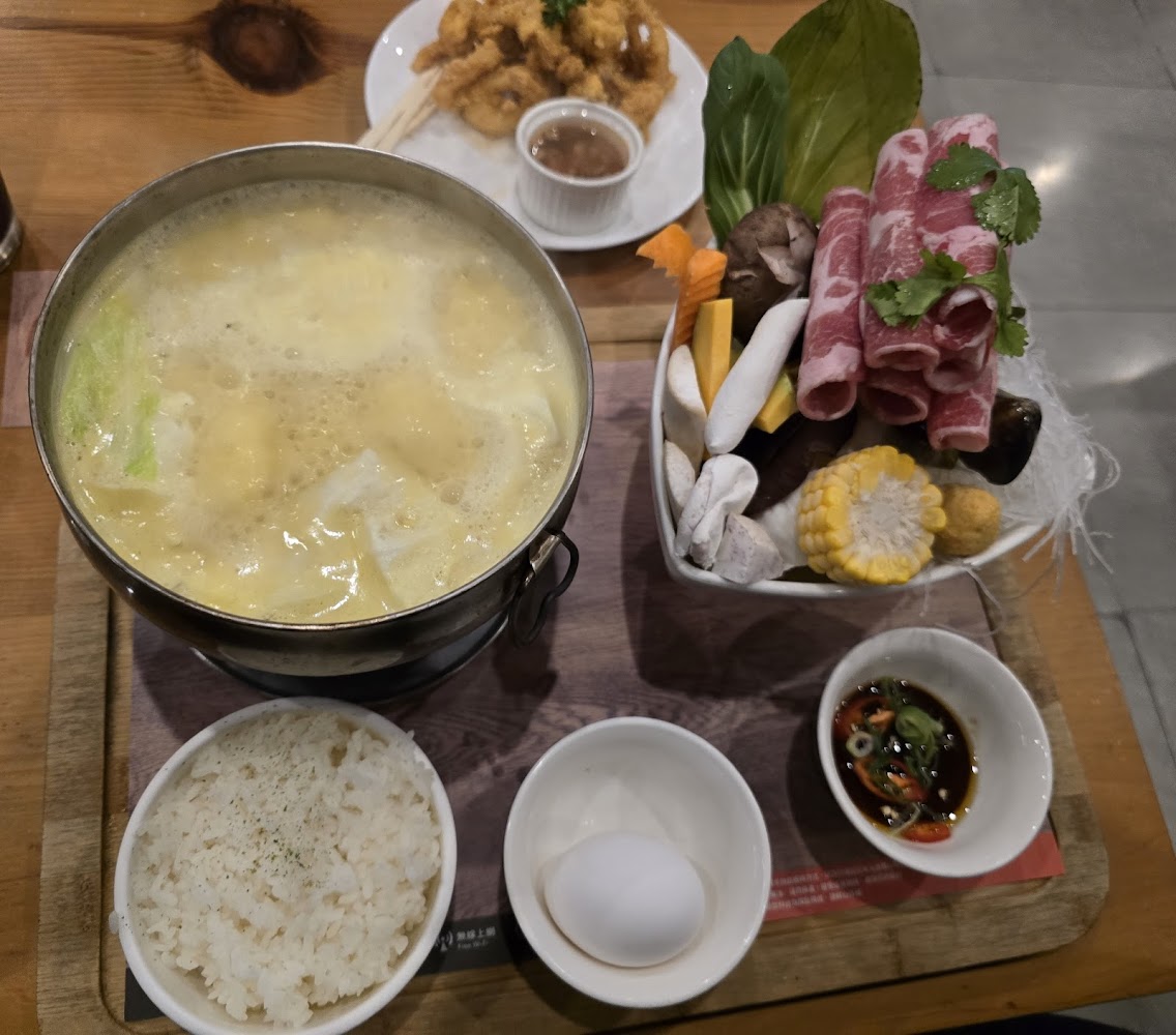 走廊倉廚楠梓參號倉火鍋套餐與炸物