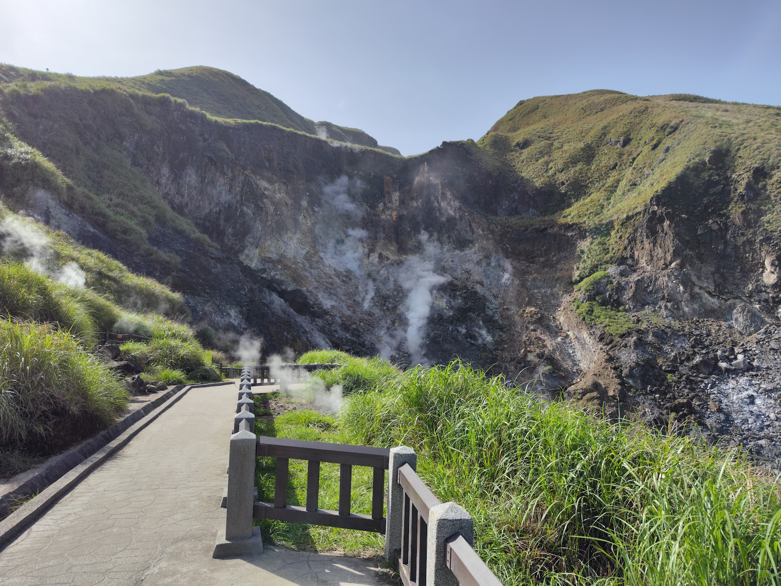小油坑地熱噴氣孔步道欄杆，陽明山