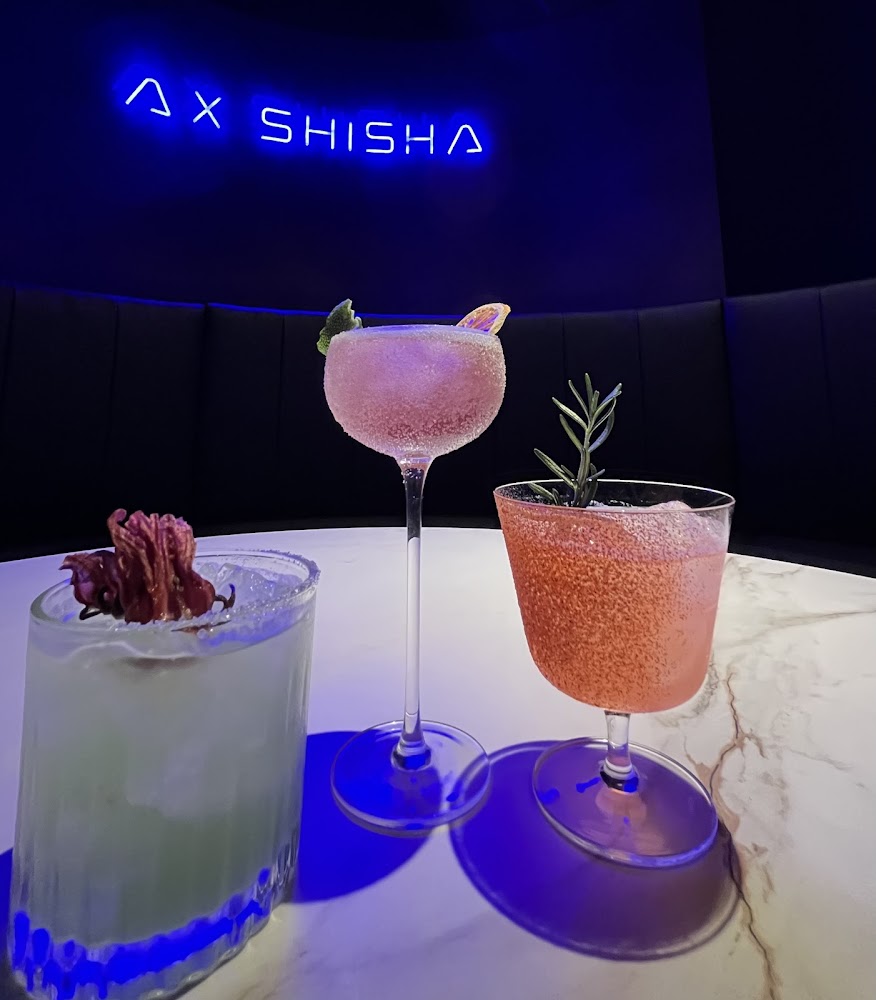 Axshisha 三杯調酒與霓虹燈