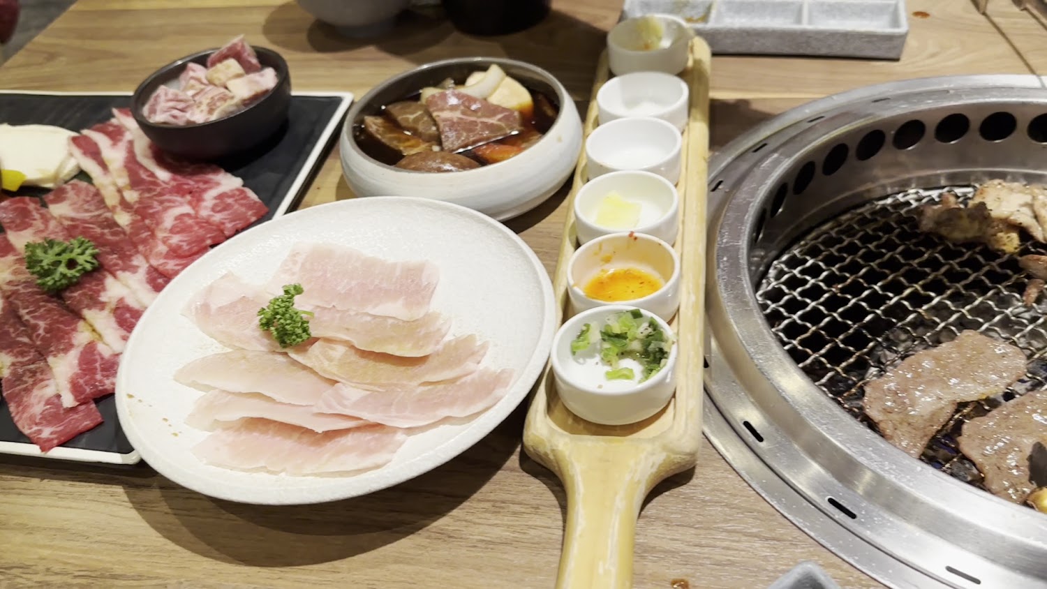 原燒竹北光明店燒肉套餐與烤爐