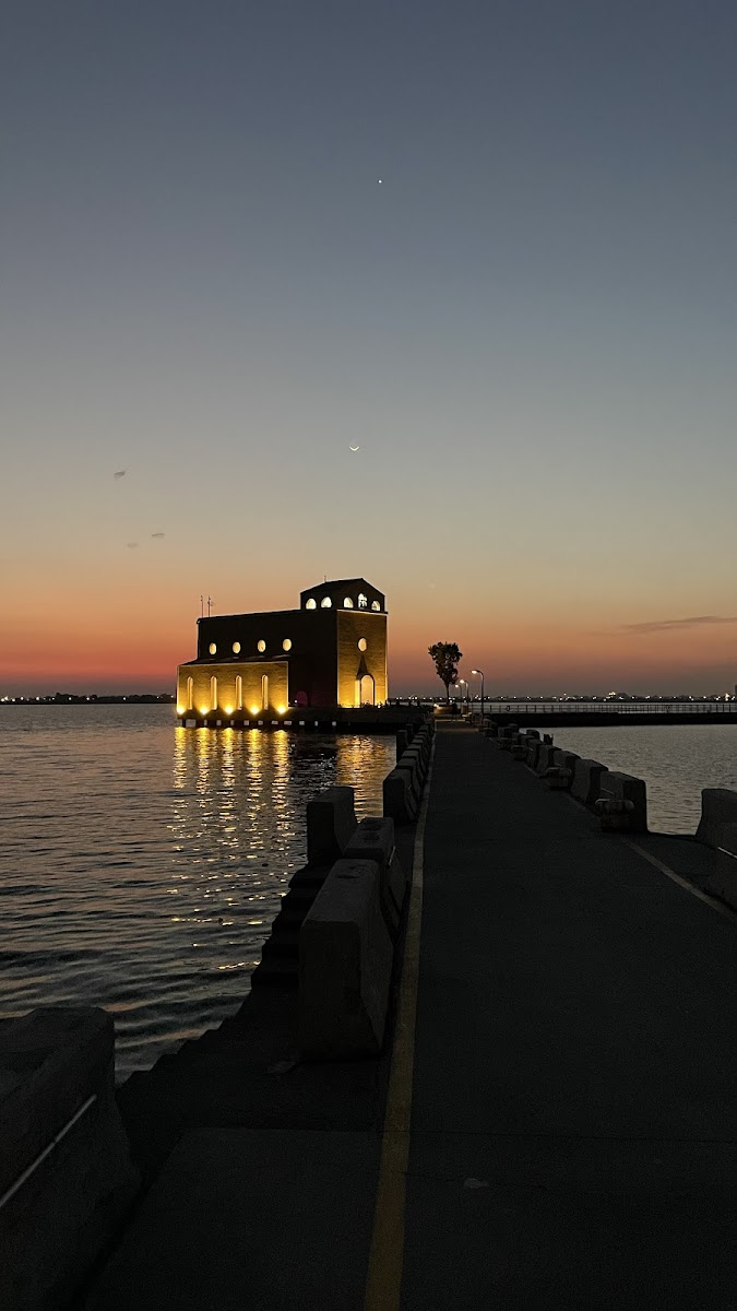 海上教堂咖啡 黃昏 夜景 燈光倒映 大鵬灣 屏東