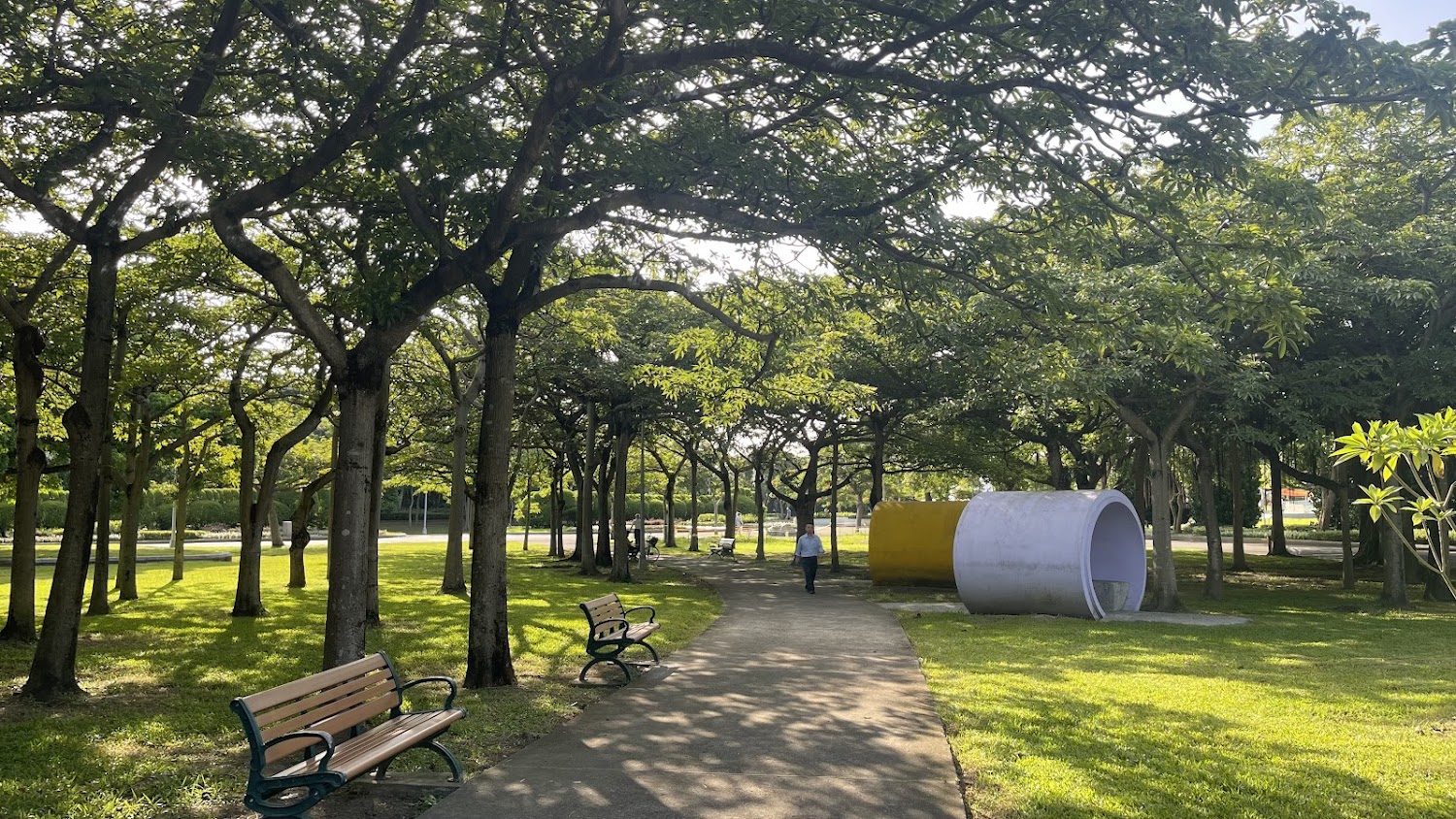 新生園區綠蔭步道與休憩空間