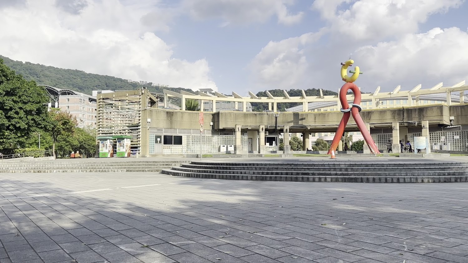 天母運動公園開闊廣場與地標