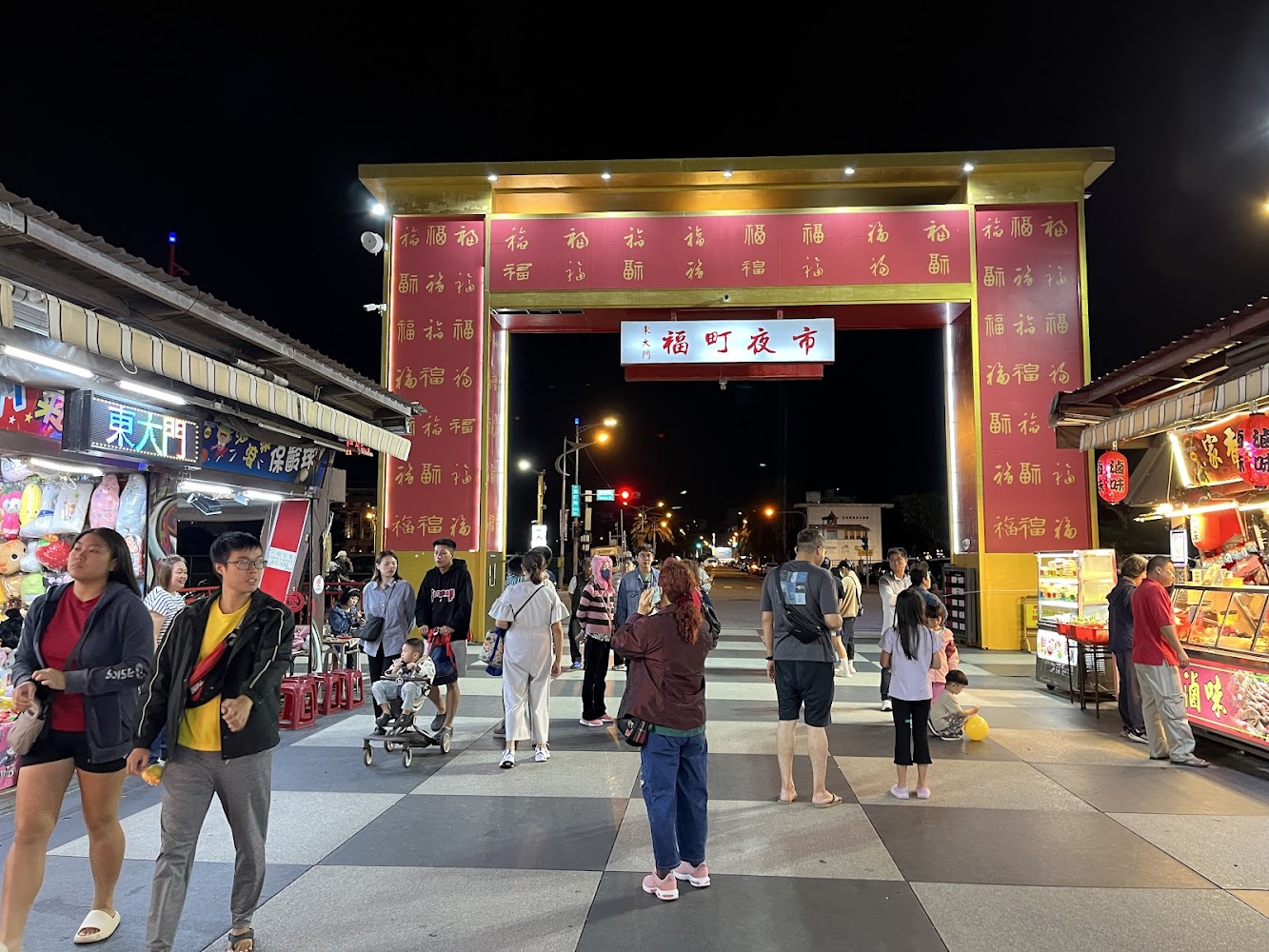 福町夜市夜晚入口與人潮