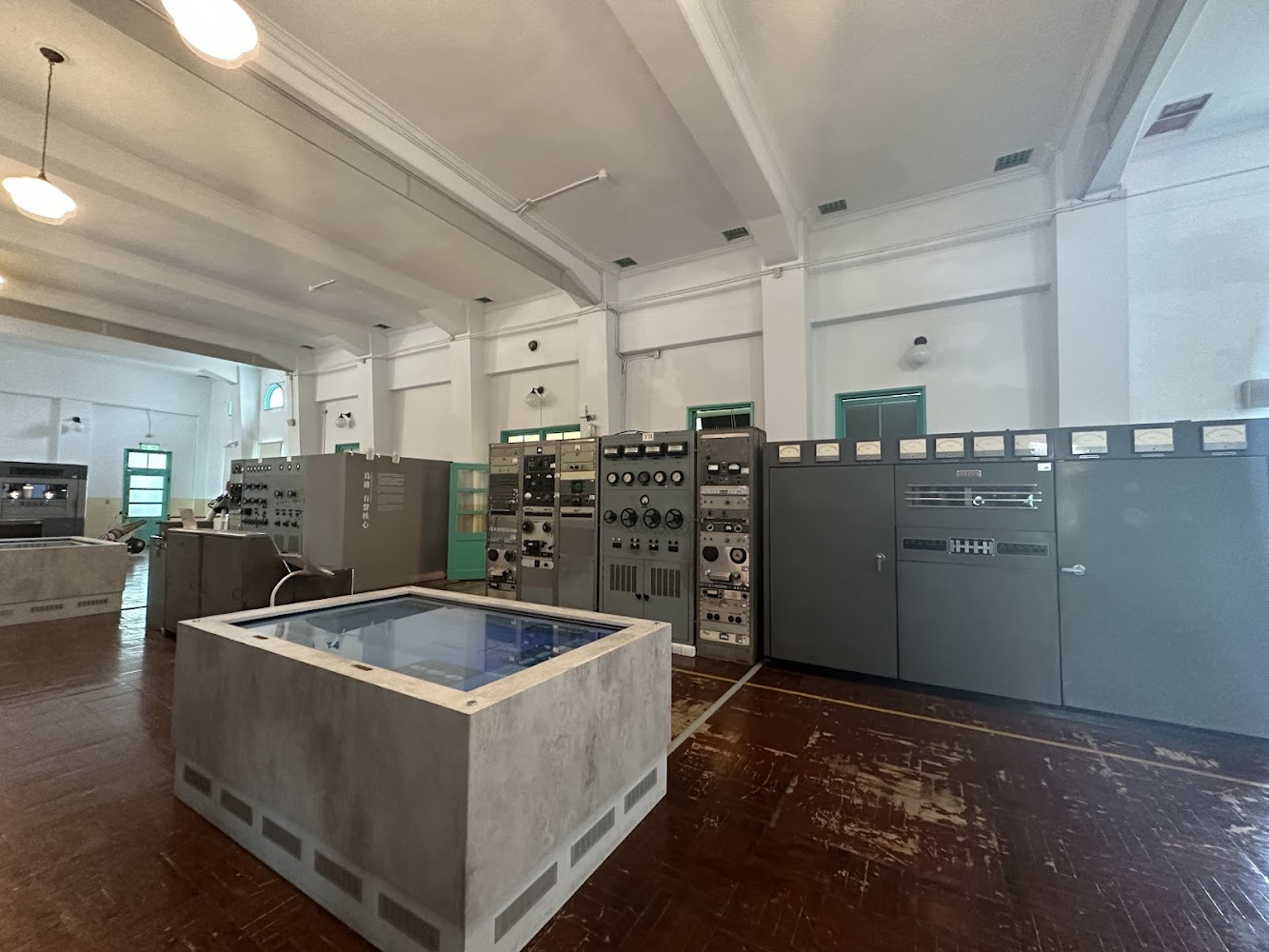 國家廣播文物館老式控制室設備展示