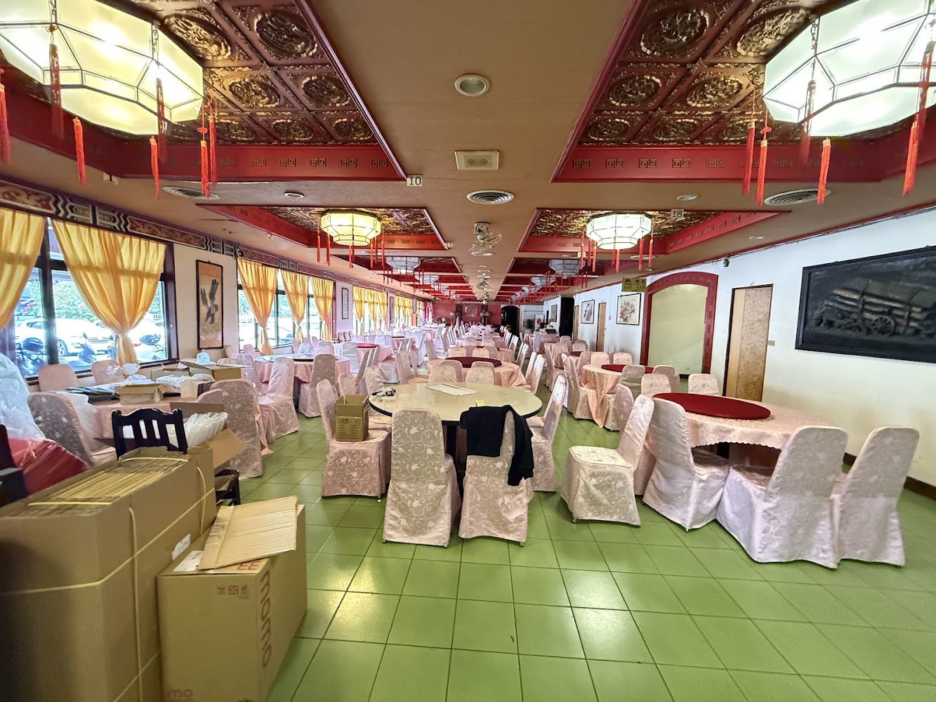 石園活魚餐廳內部圓桌座位區