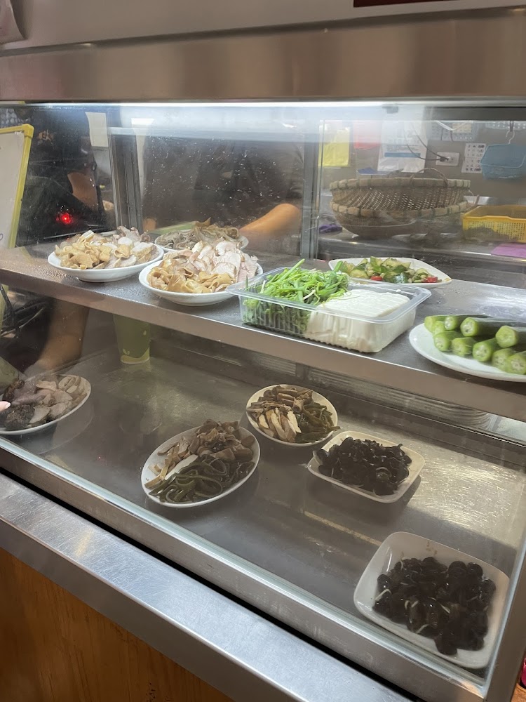 榕樹下米苔目漢陽北外帶店冷藏小菜櫥窗