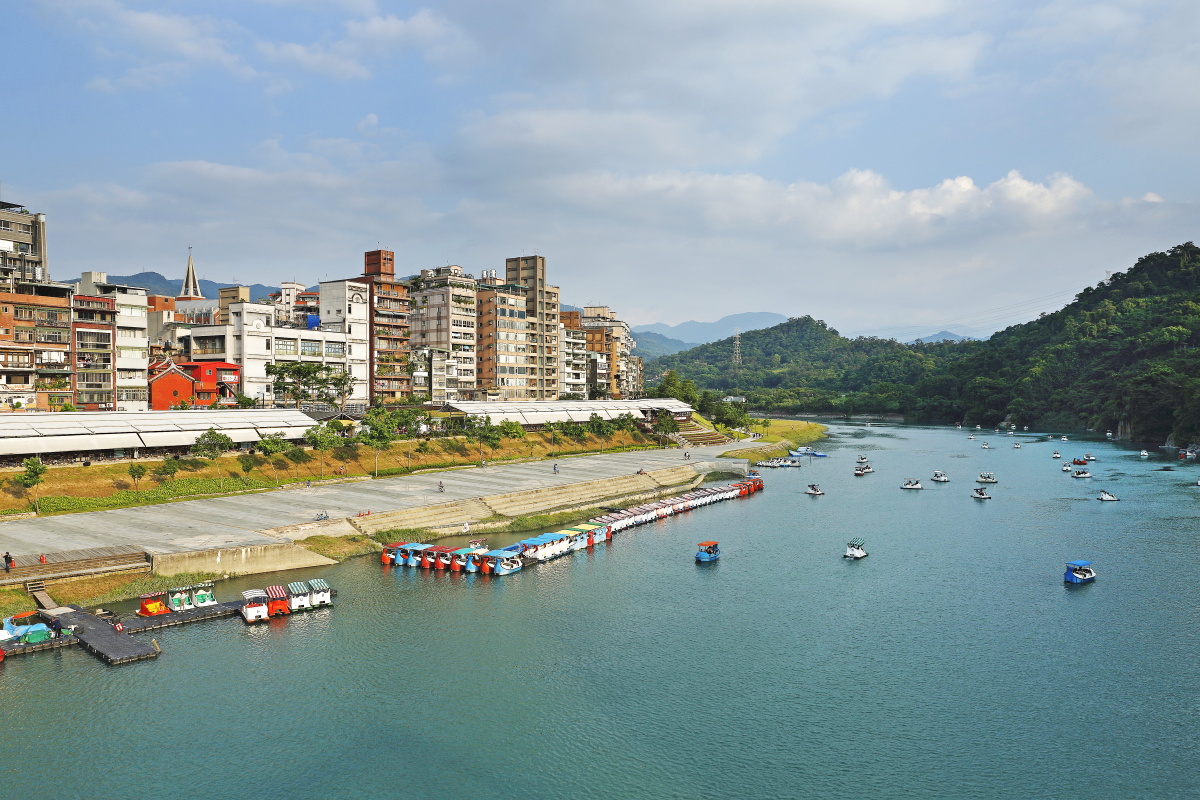碧潭水岸商圈河岸景色
