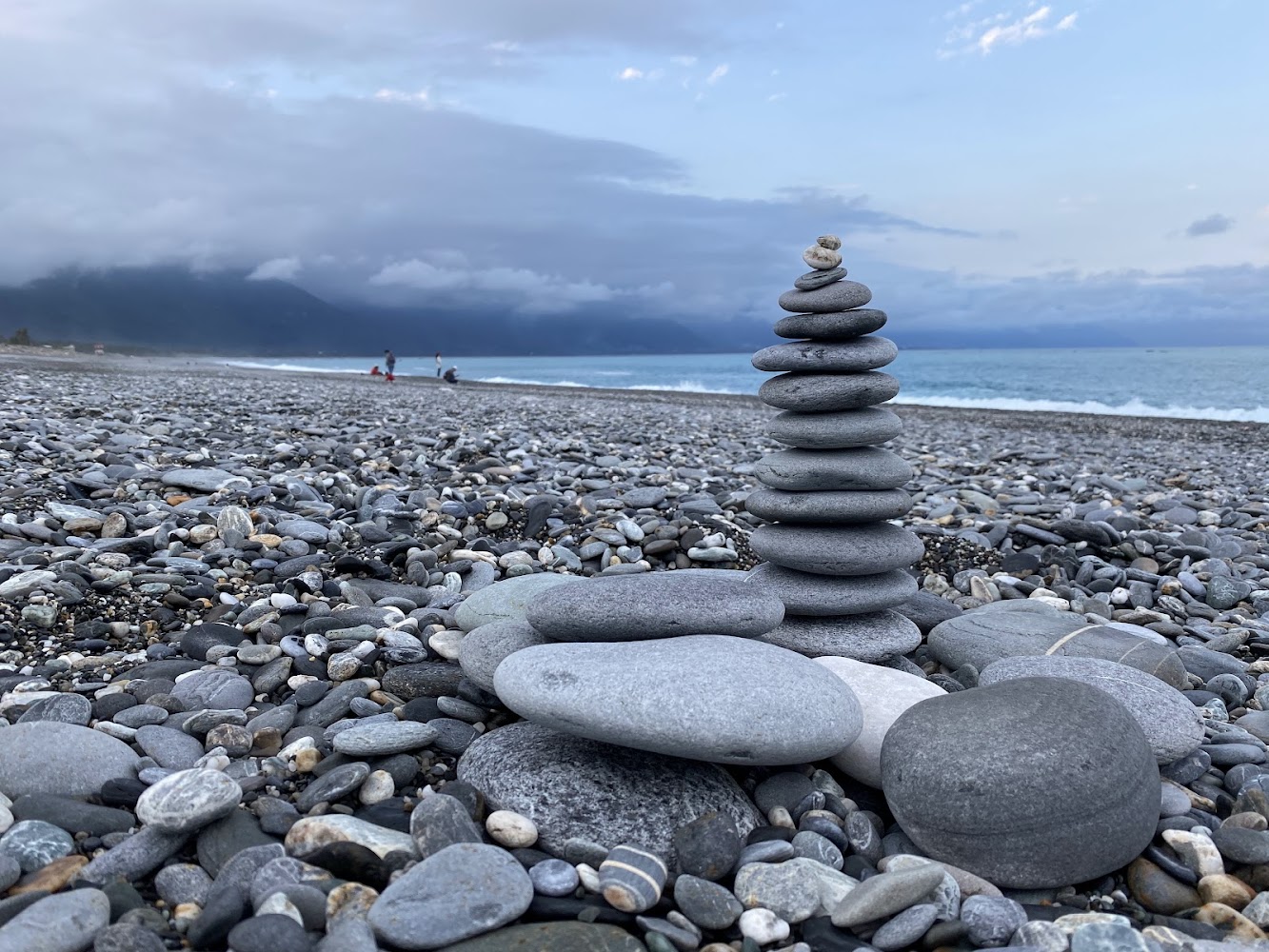 七星潭海灘疊石石塔與鵝卵石