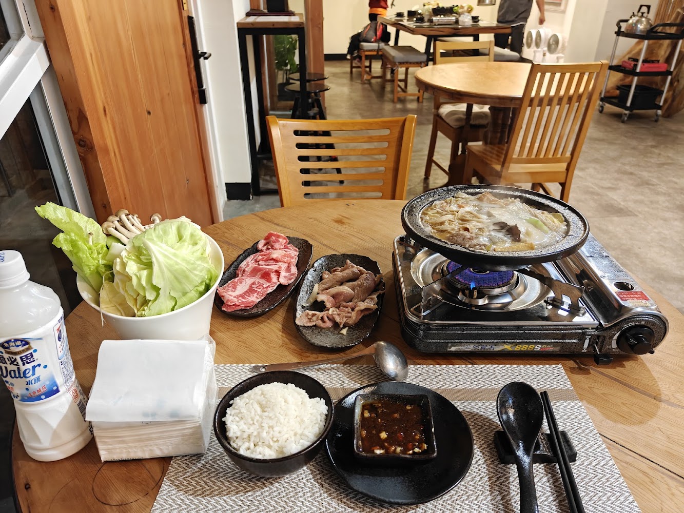 湯迴廊秀巒火鍋餐點