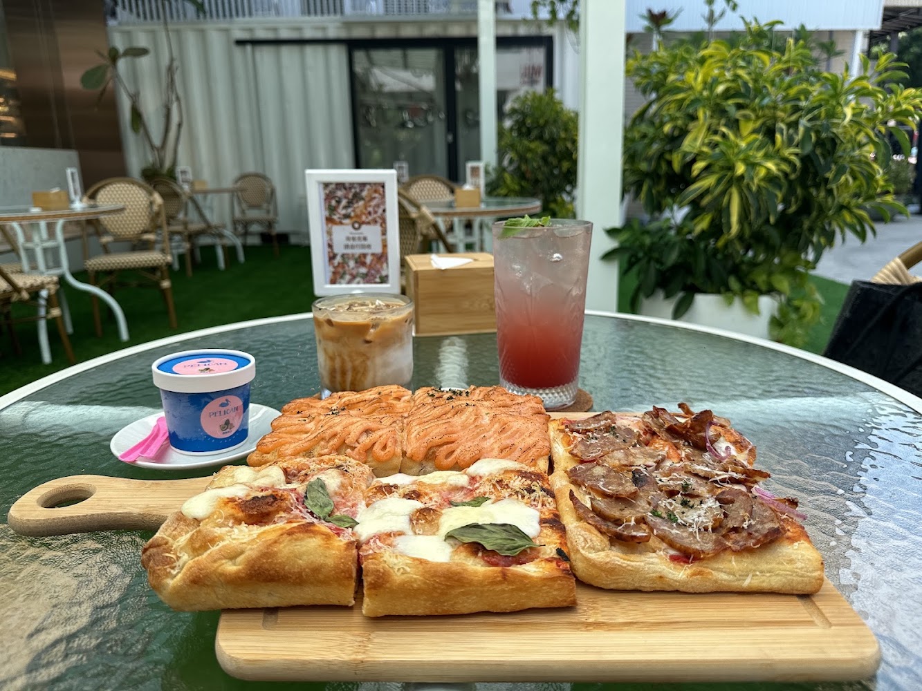 羅馬披薩美術青海店戶外桌面餐點組合