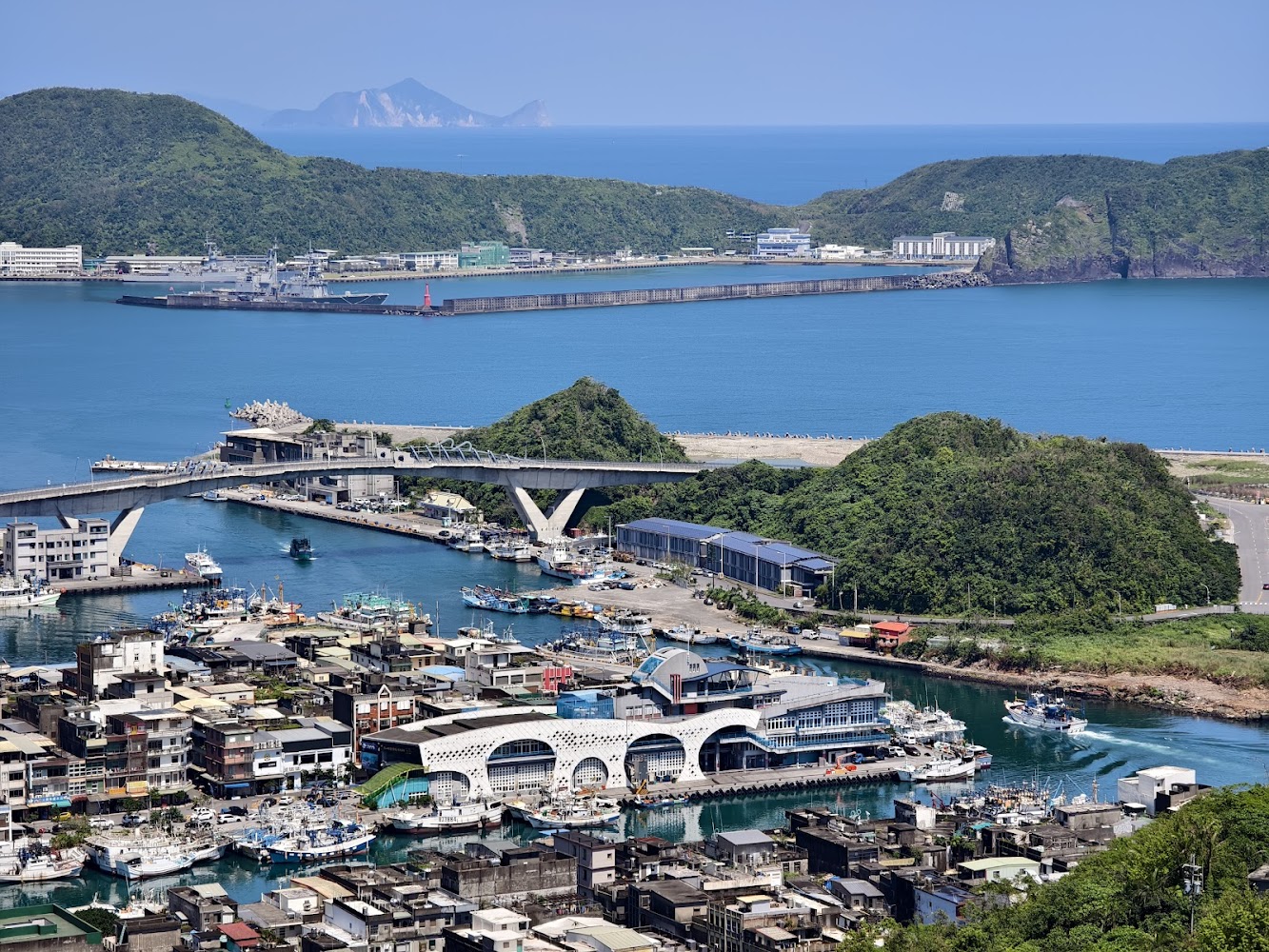南方澳觀景臺遠眺海港與跨海橋