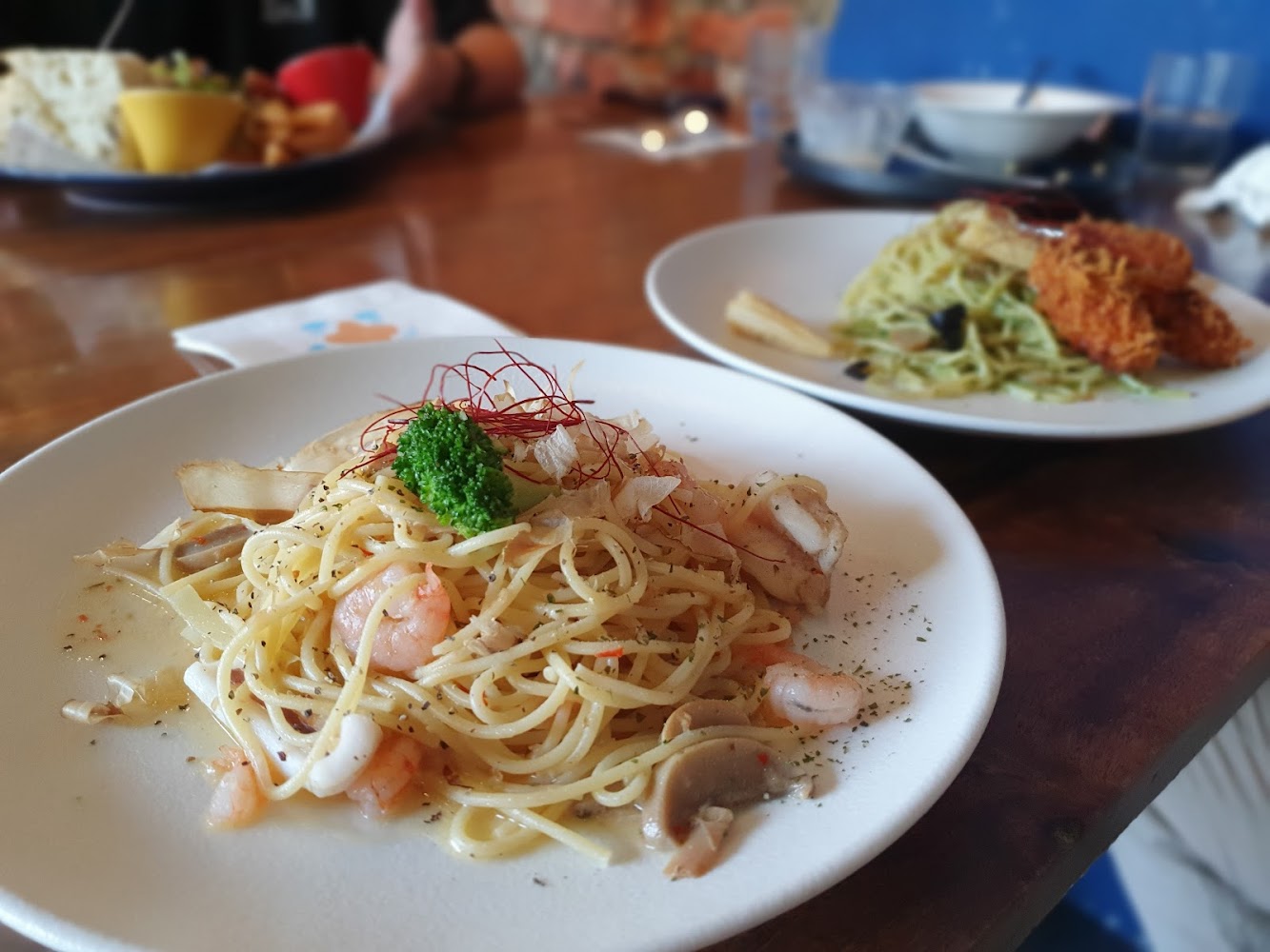 雙盤義大利麵餐點呈現