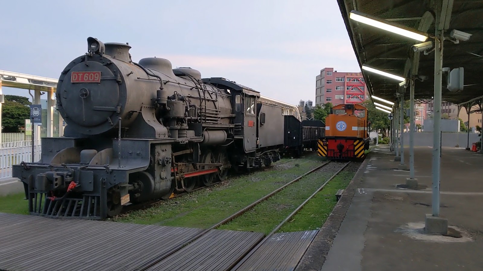 舊打狗驛故事館DT609蒸氣機關車停靠月台