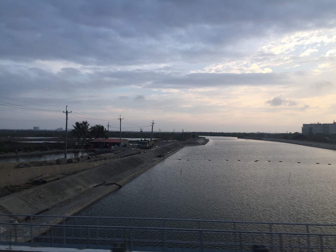 嘉南大圳排水線寬廣河道